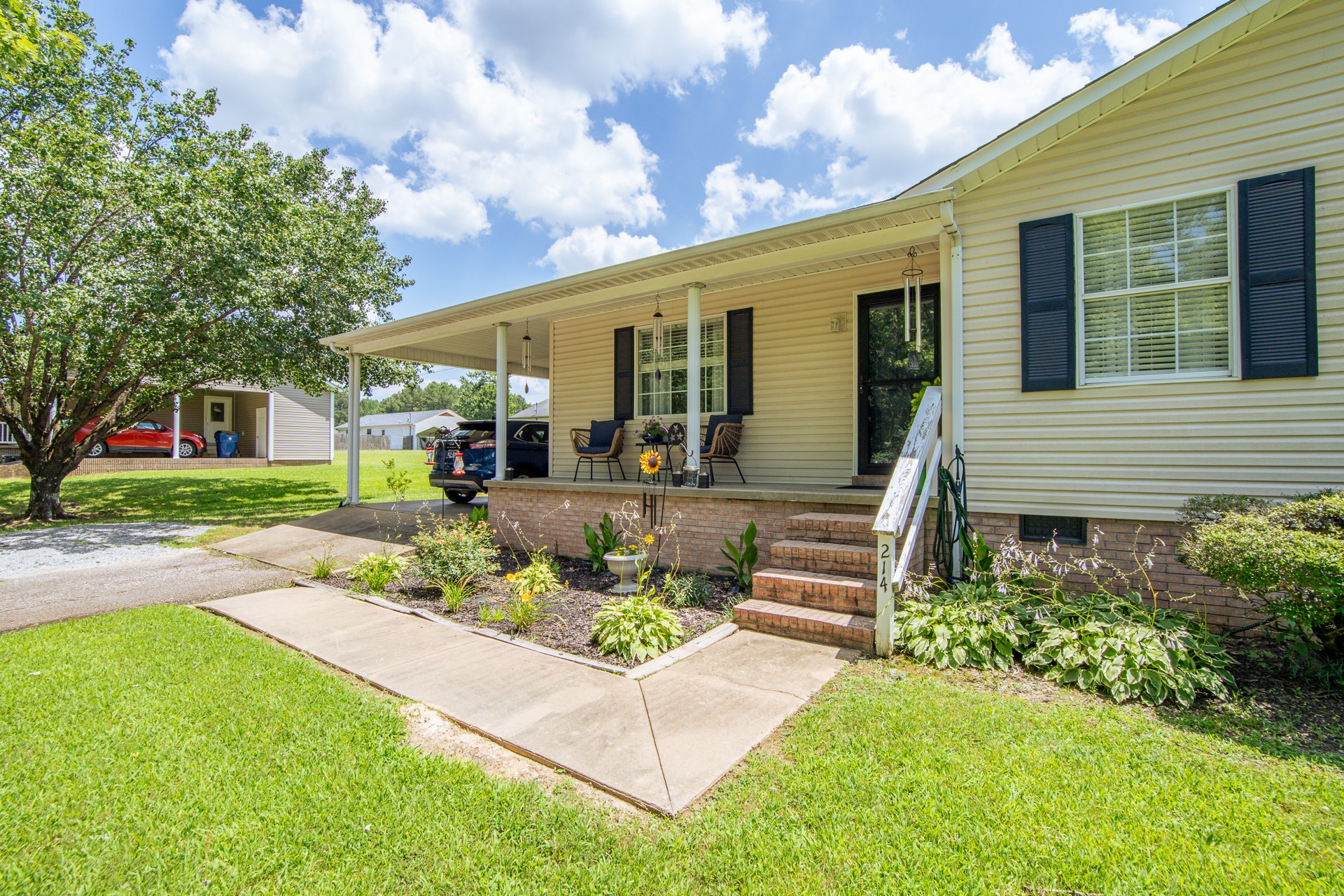 214 Edgewood Dr