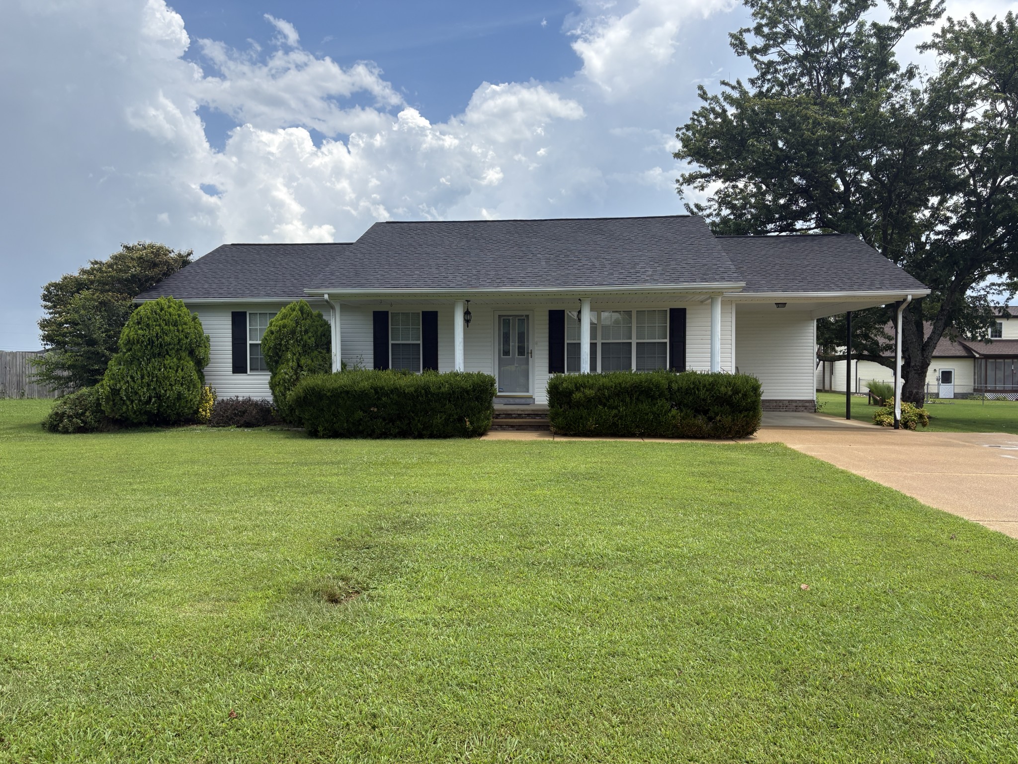 685 Edgefield Dr Property Photo 1