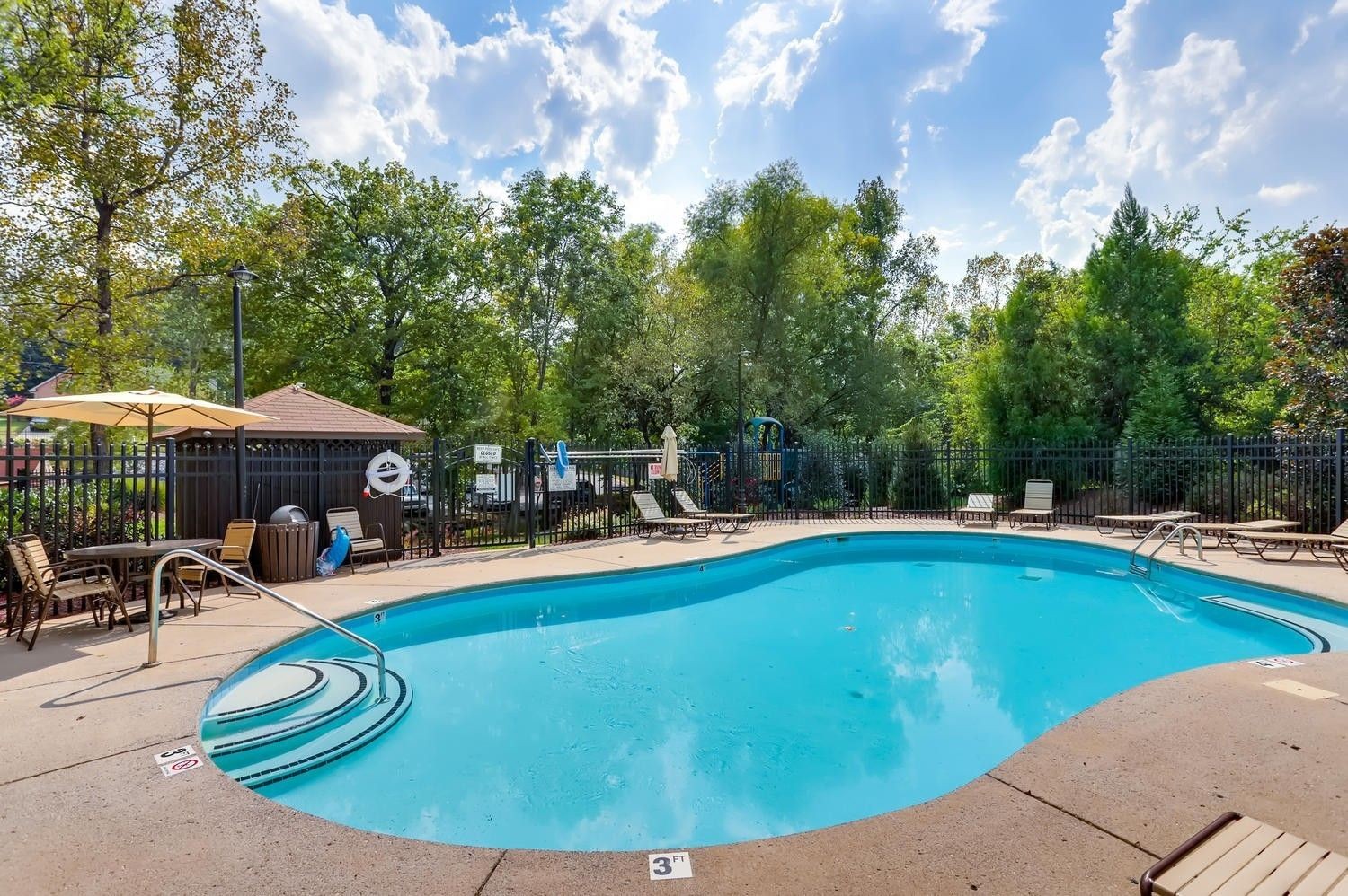2532 Edinburgh St Property Photo 1