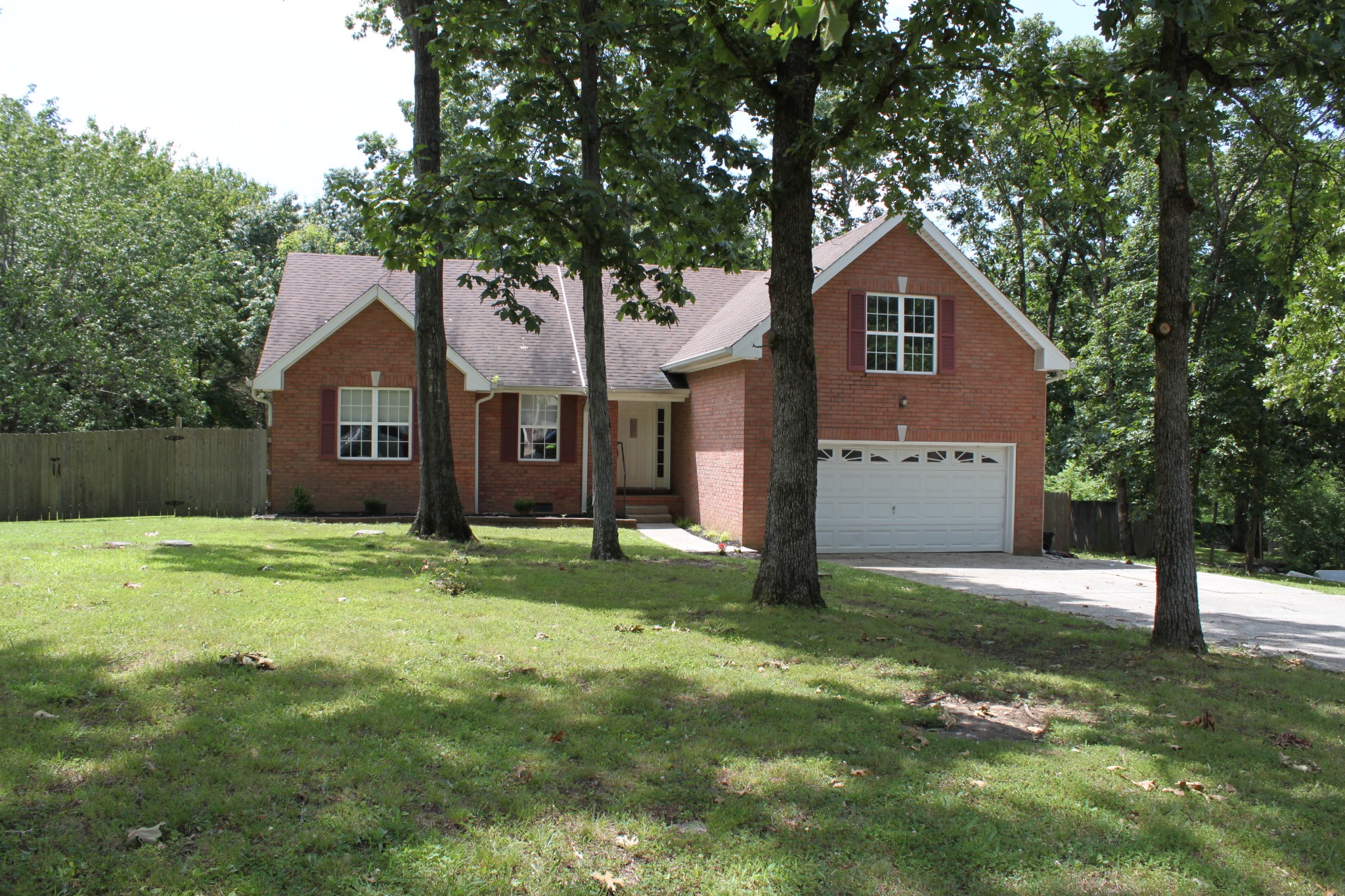 109 Hunter Dr Property Photo 1