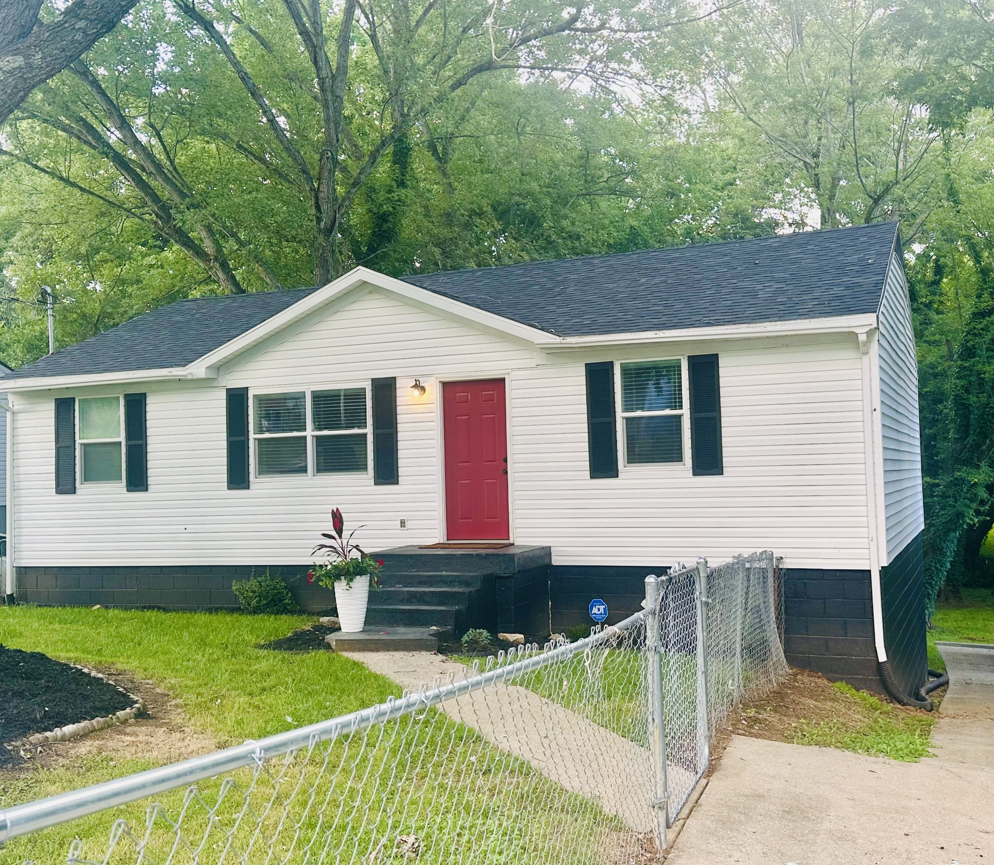 245 Raintree Dr Property Photo 1
