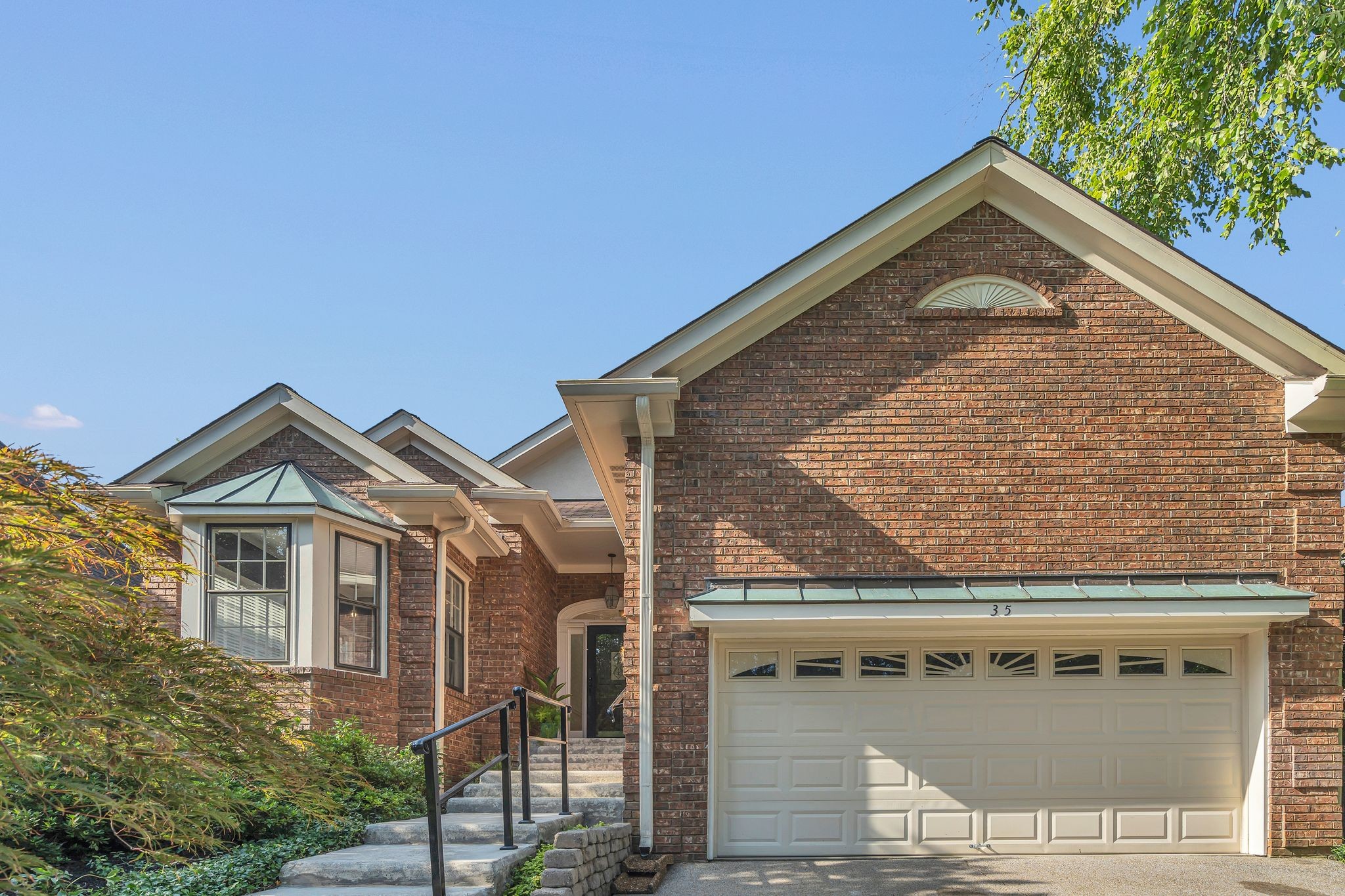 35 Ashington Ln Property Photo 1