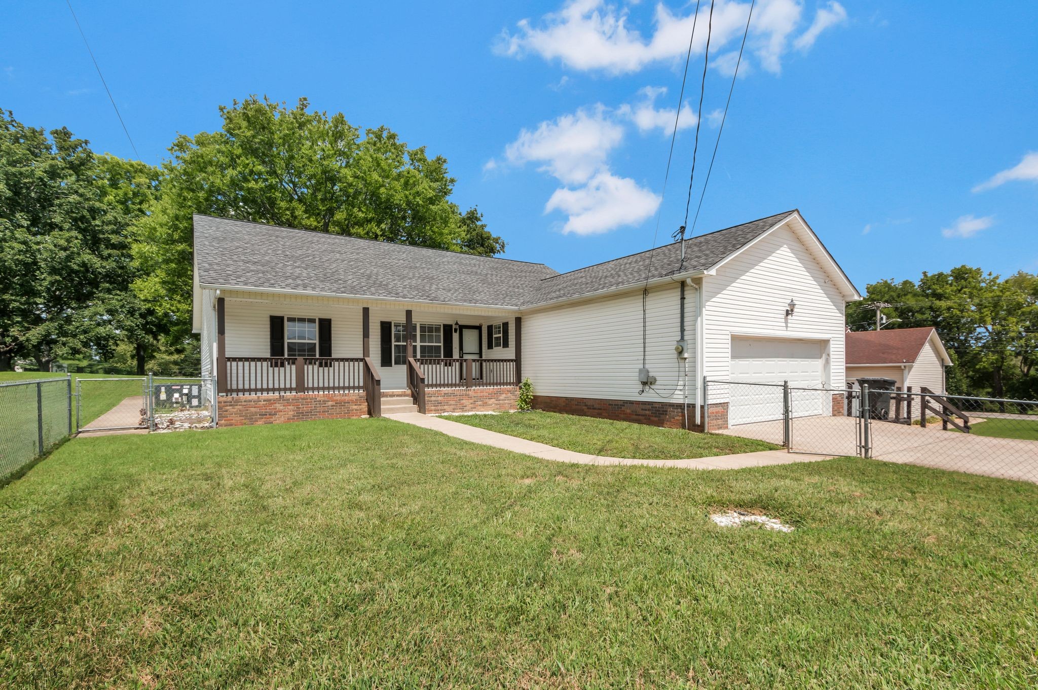 2149 Hollandale Cir Property Photo 1