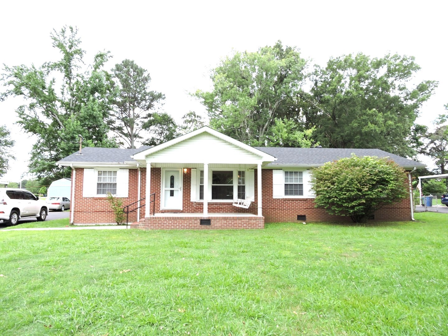 1304 Oak Dr Property Photo 1