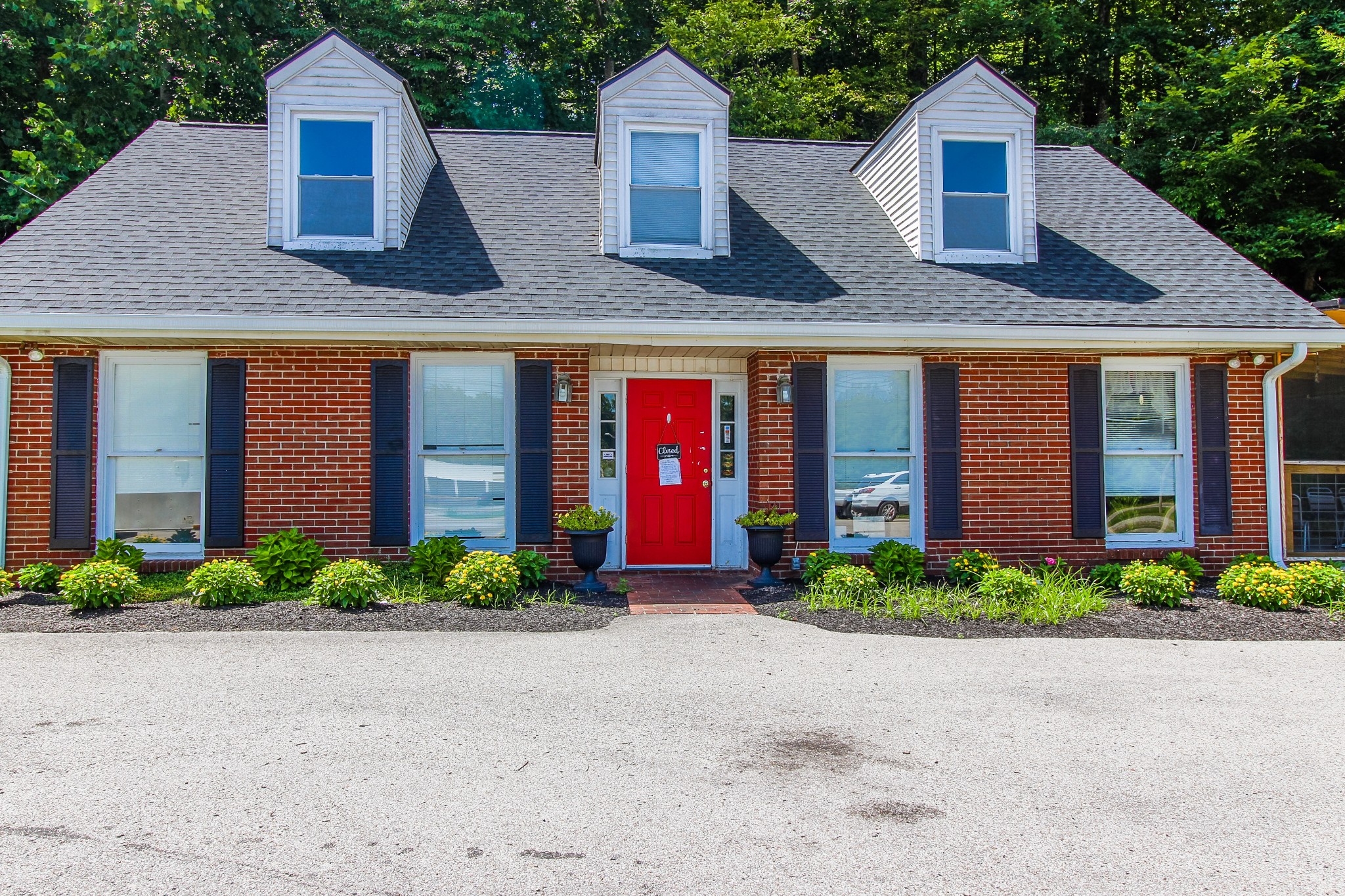 506 W Main St Property Photo 2