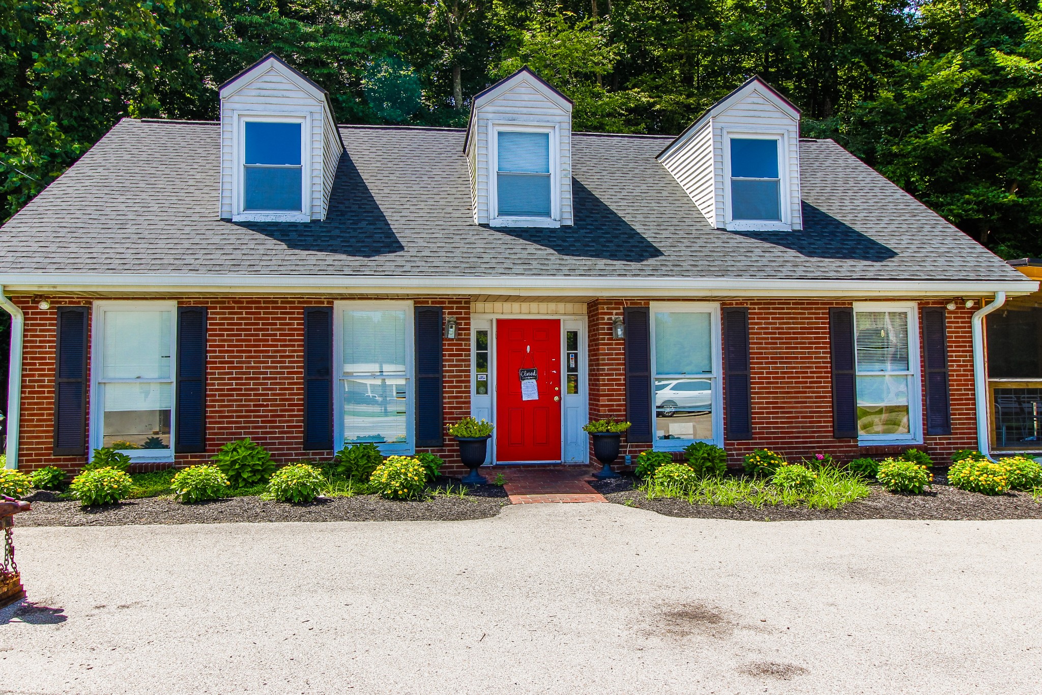 506 W Main St Property Photo 3