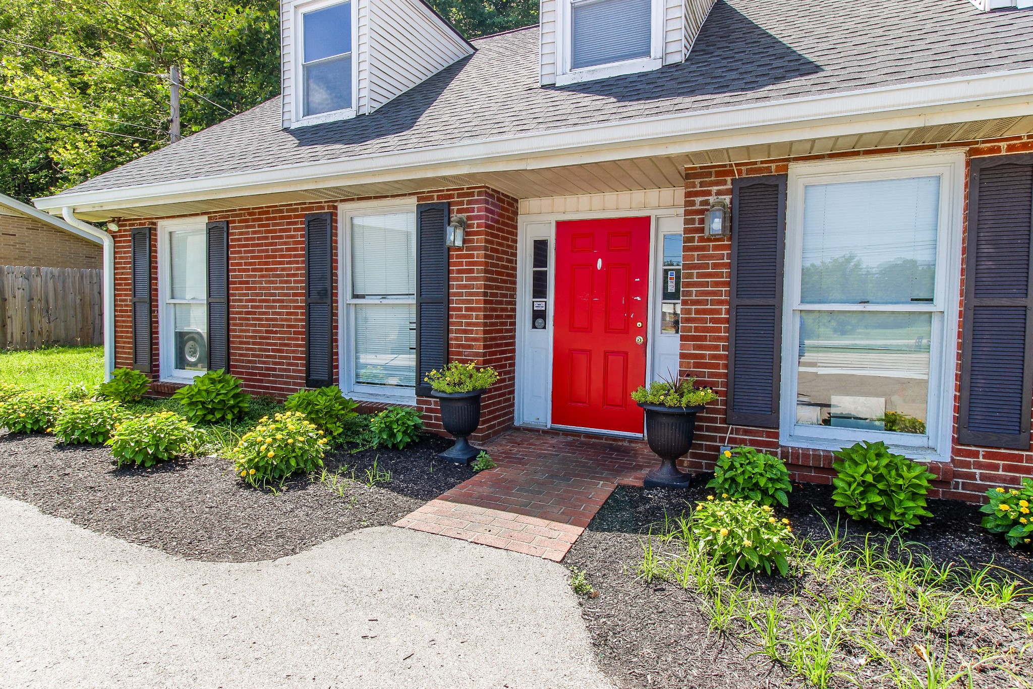 506 W Main St Property Photo 5