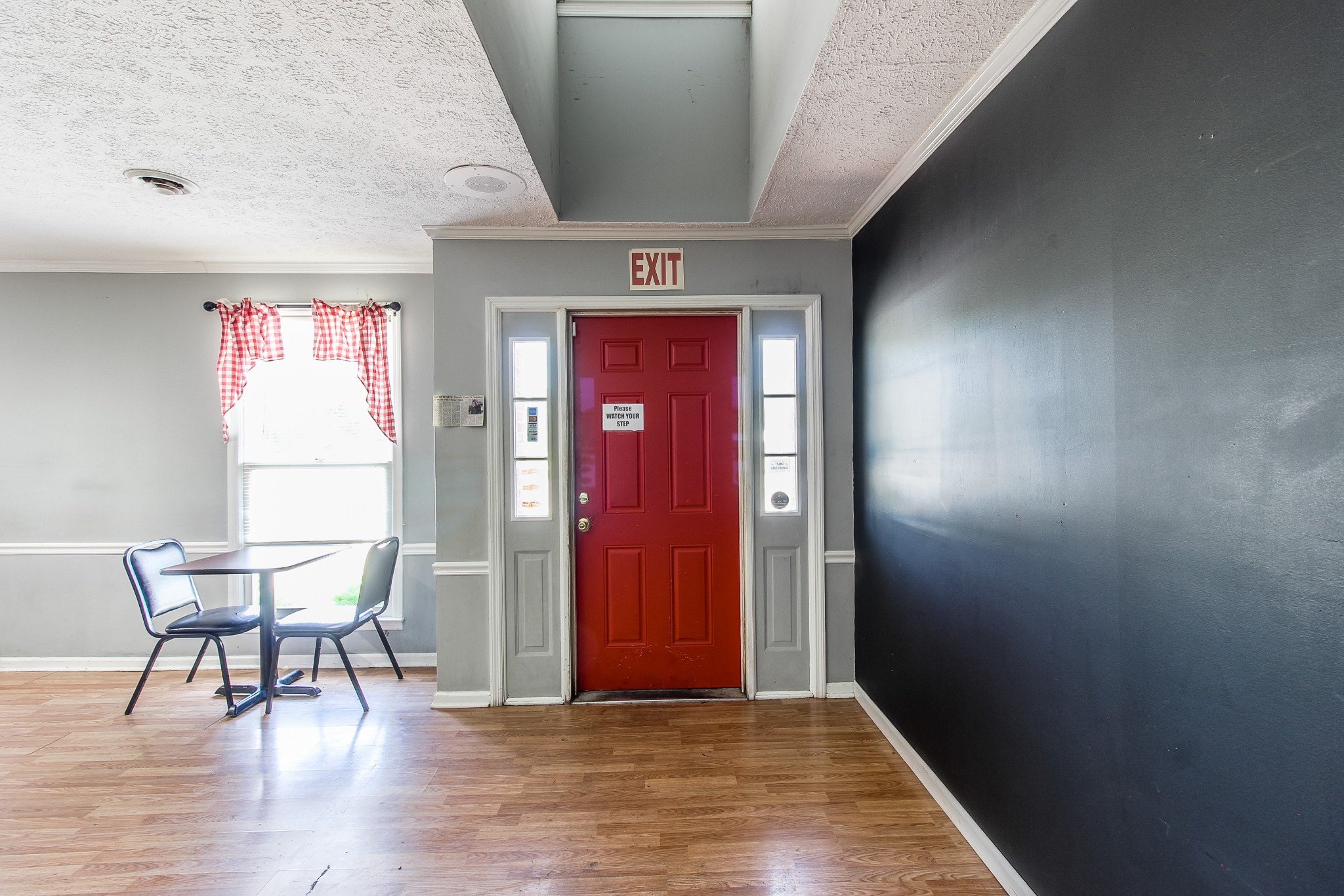 506 W Main St Property Photo 8