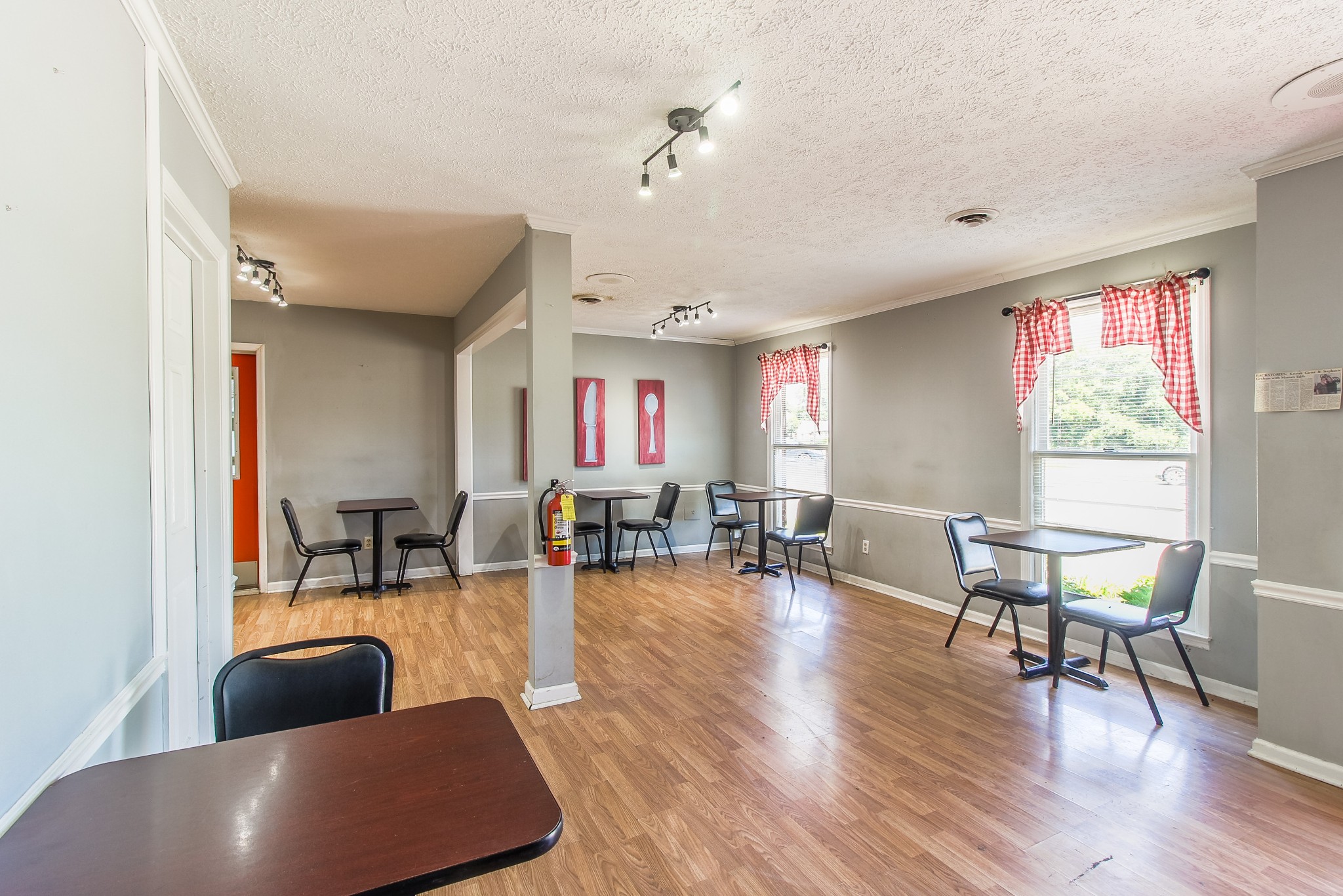 506 W Main St Property Photo 10