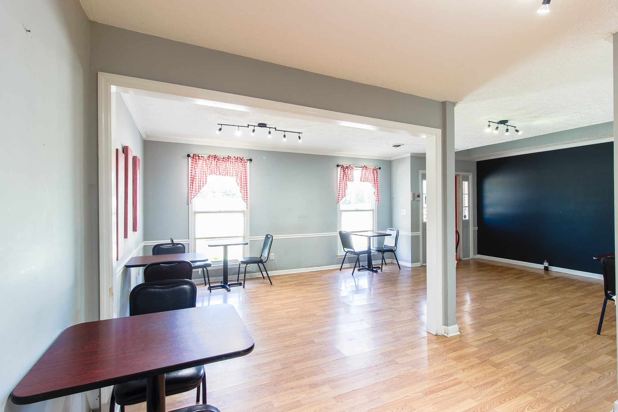 506 W Main St Property Photo 13