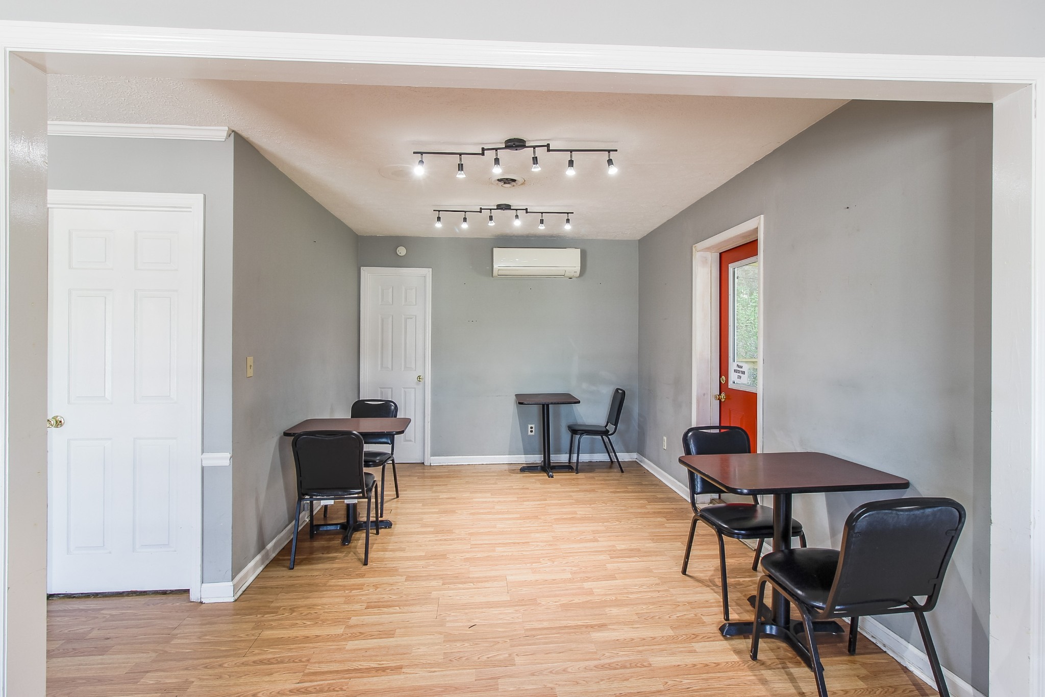 506 W Main St Property Photo 14