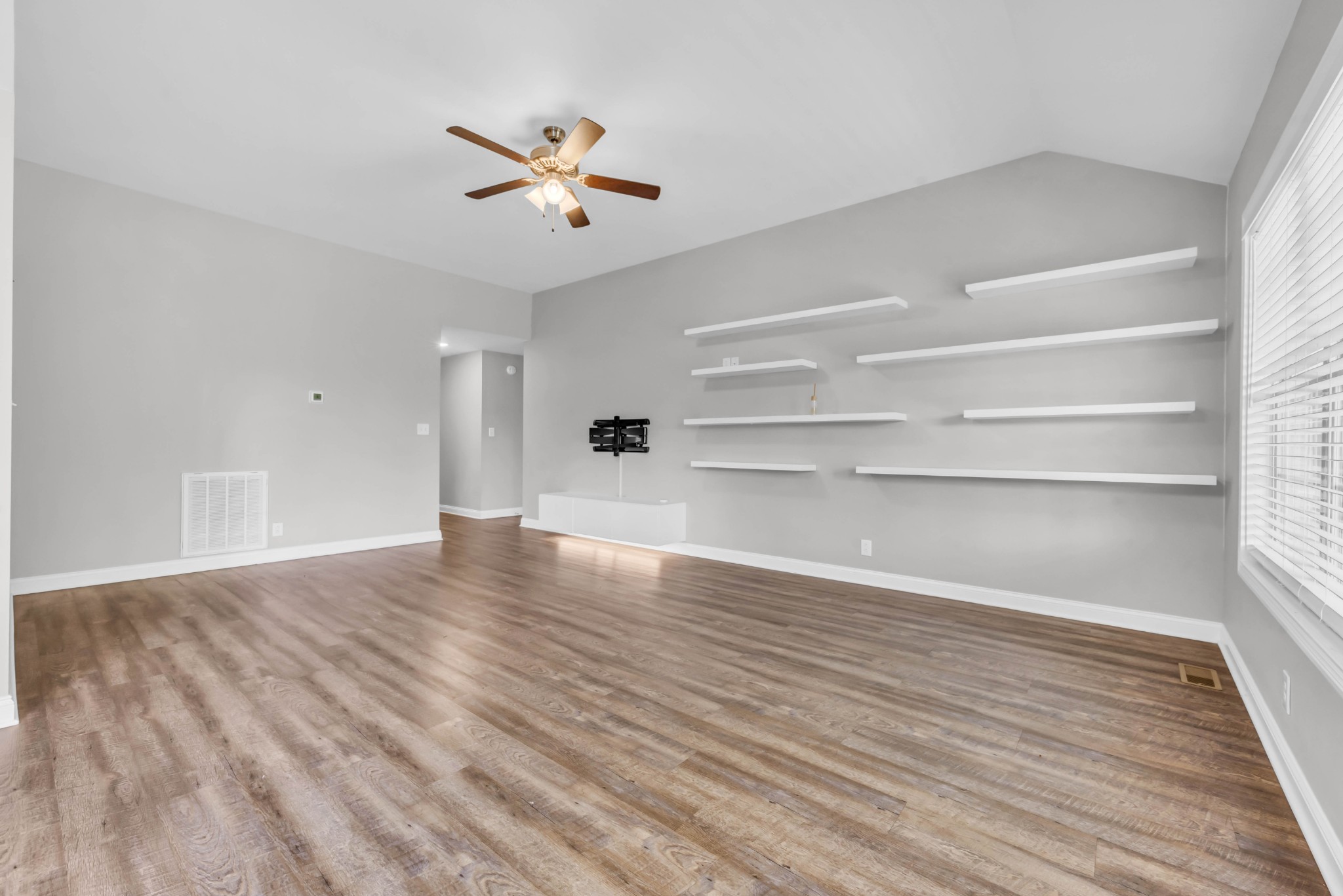 626 Snowshoe Ln Property Photo 5