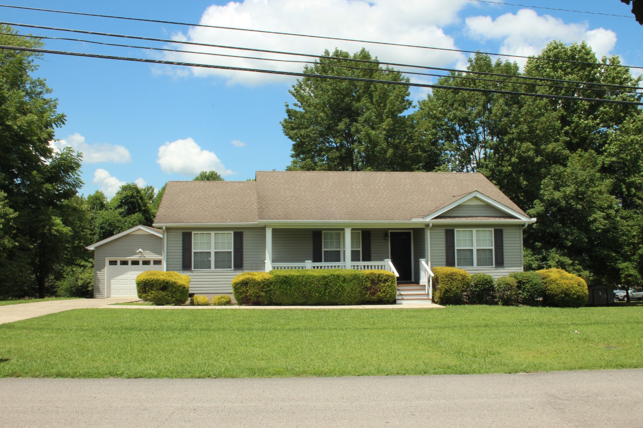 90 Underwood Rd Property Photo 1