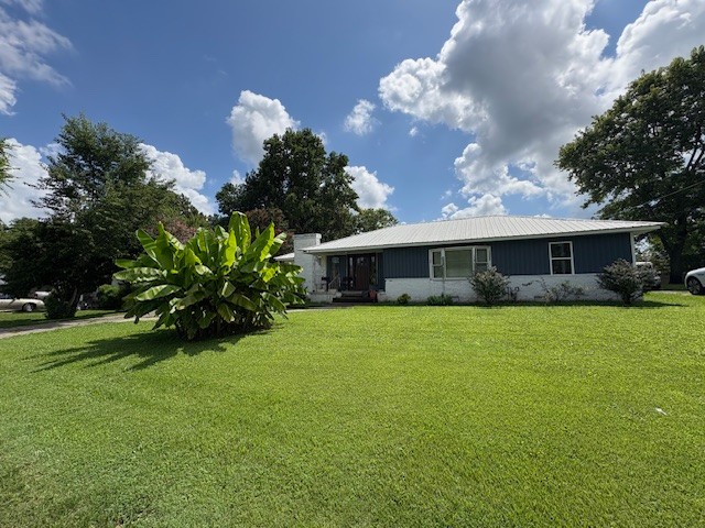 102 Thorogood St Property Photo 1