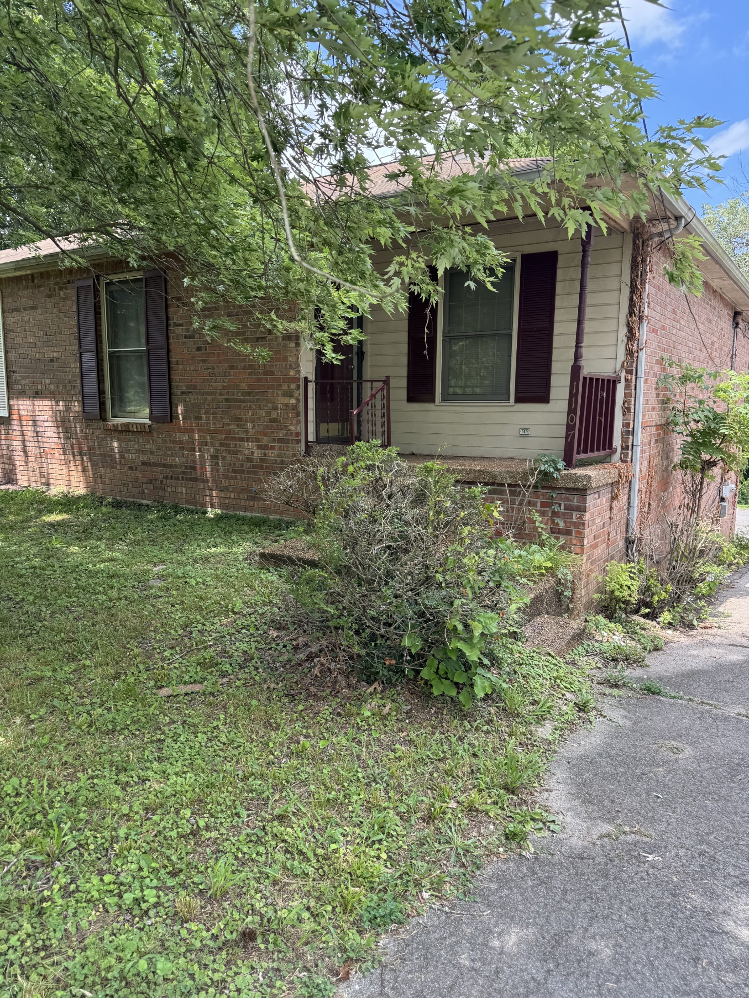 1107 N Graycroft Ave Property Photo 1