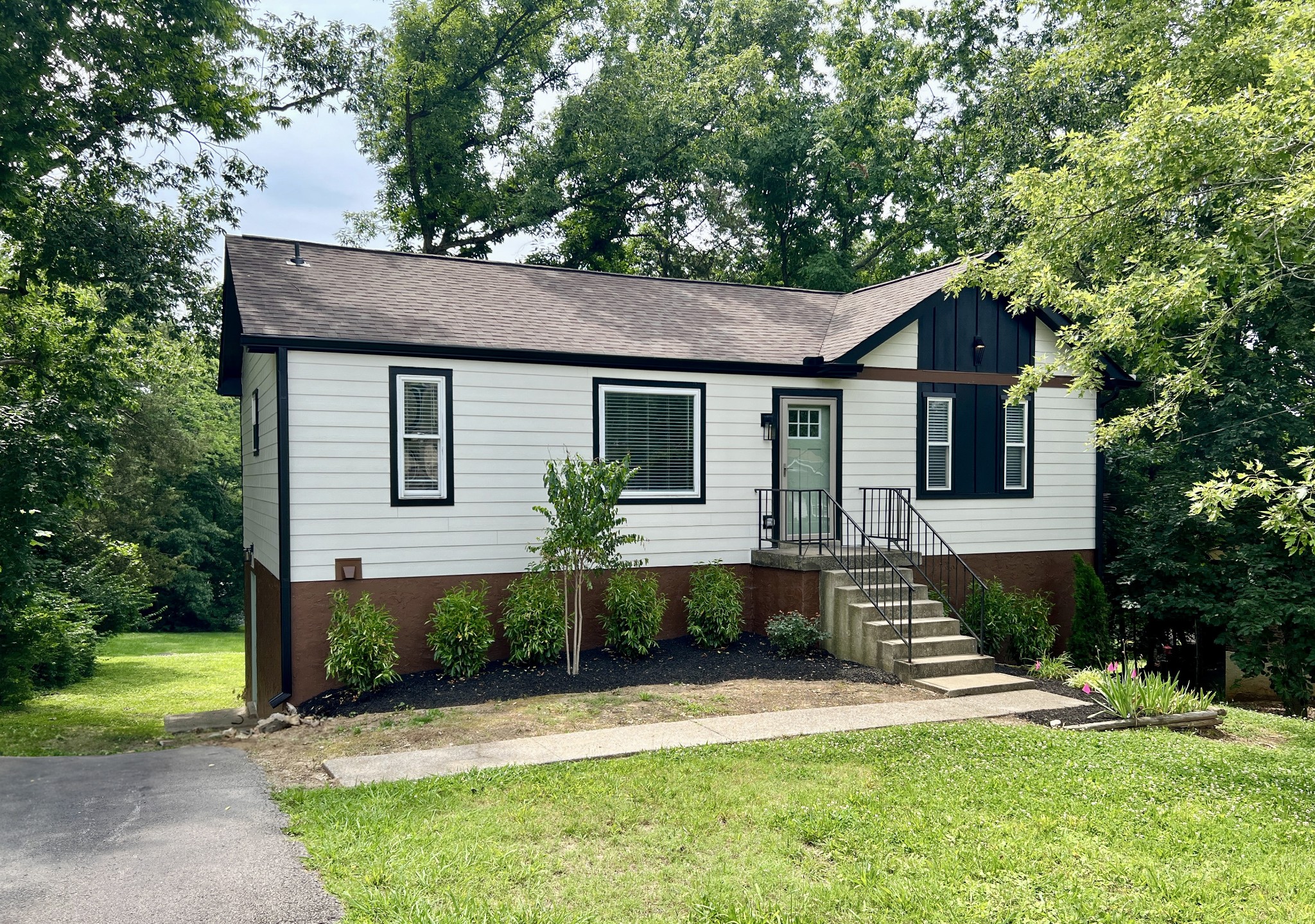622 Debbie Dr Property Photo 1