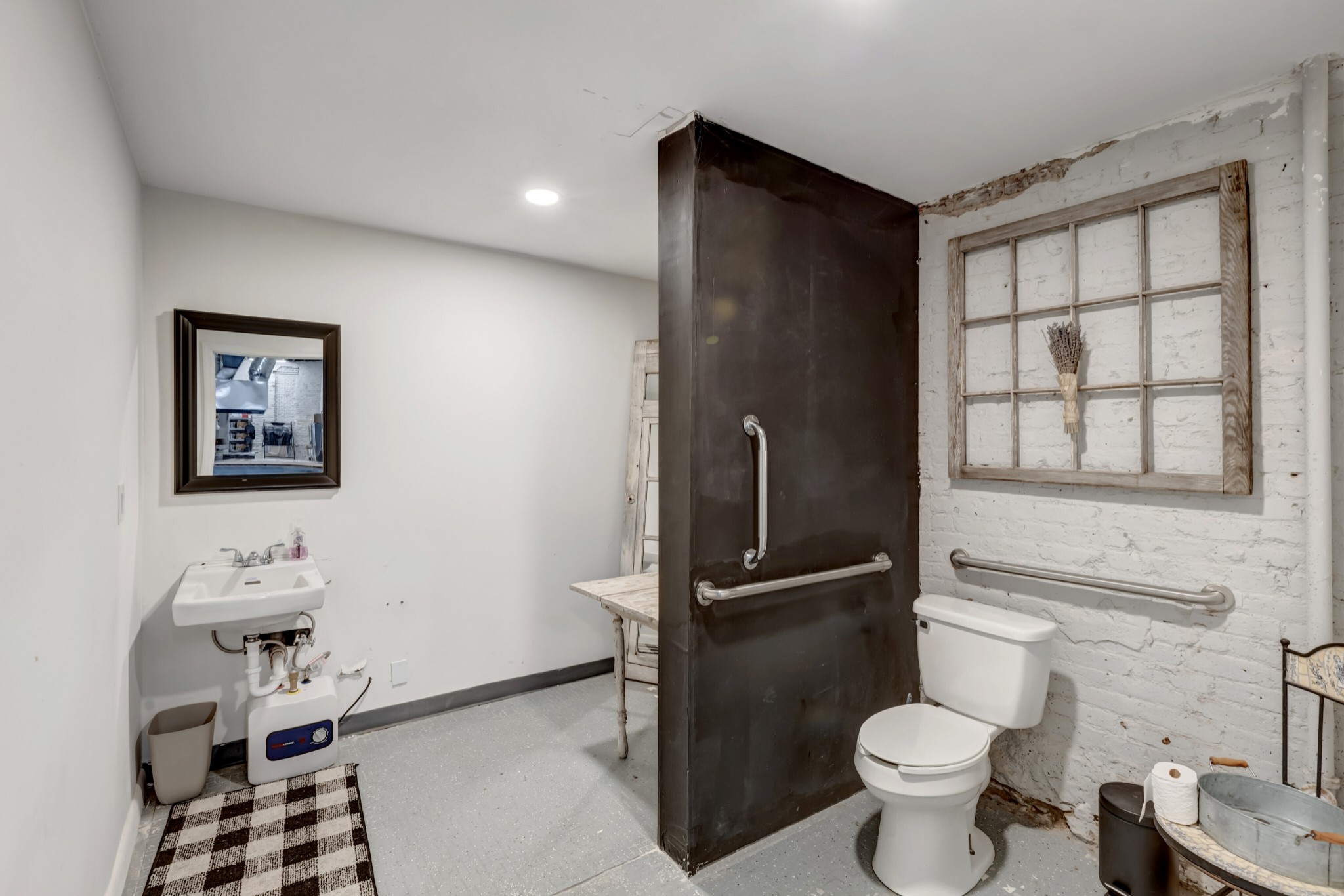 713 N Garden St Property Photo 6