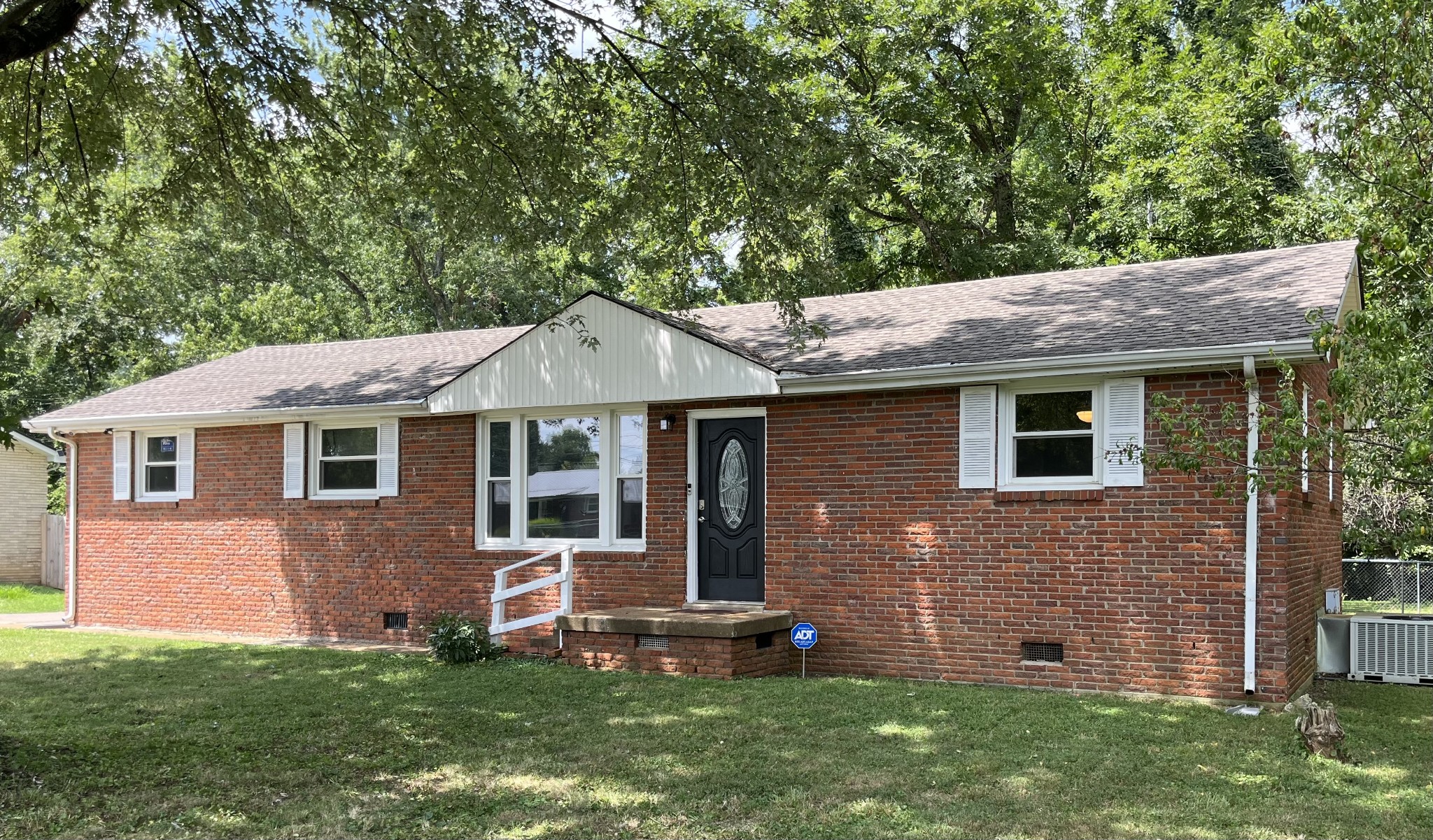 25 Charlemagne Blvd Property Photo 1