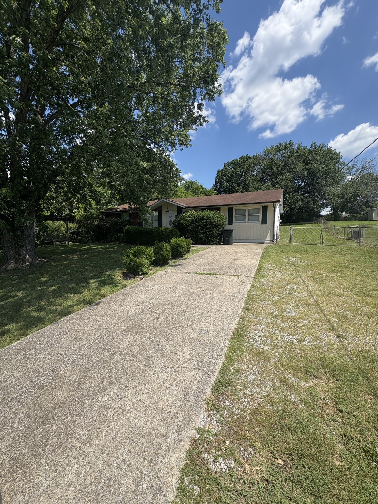 186 New Shackle Island Rd Property Photo 1