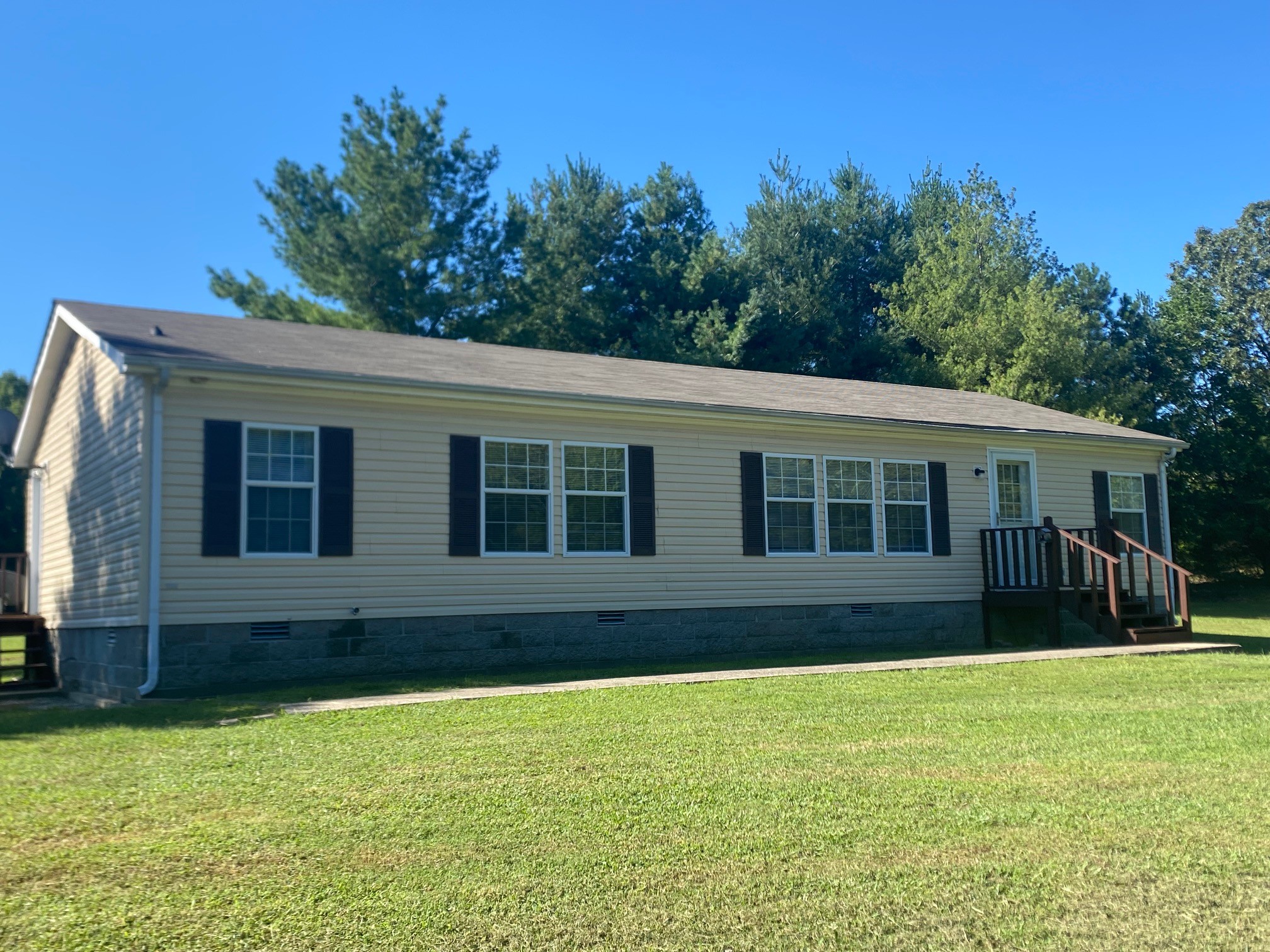 393 Loggins Rd Property Photo 1