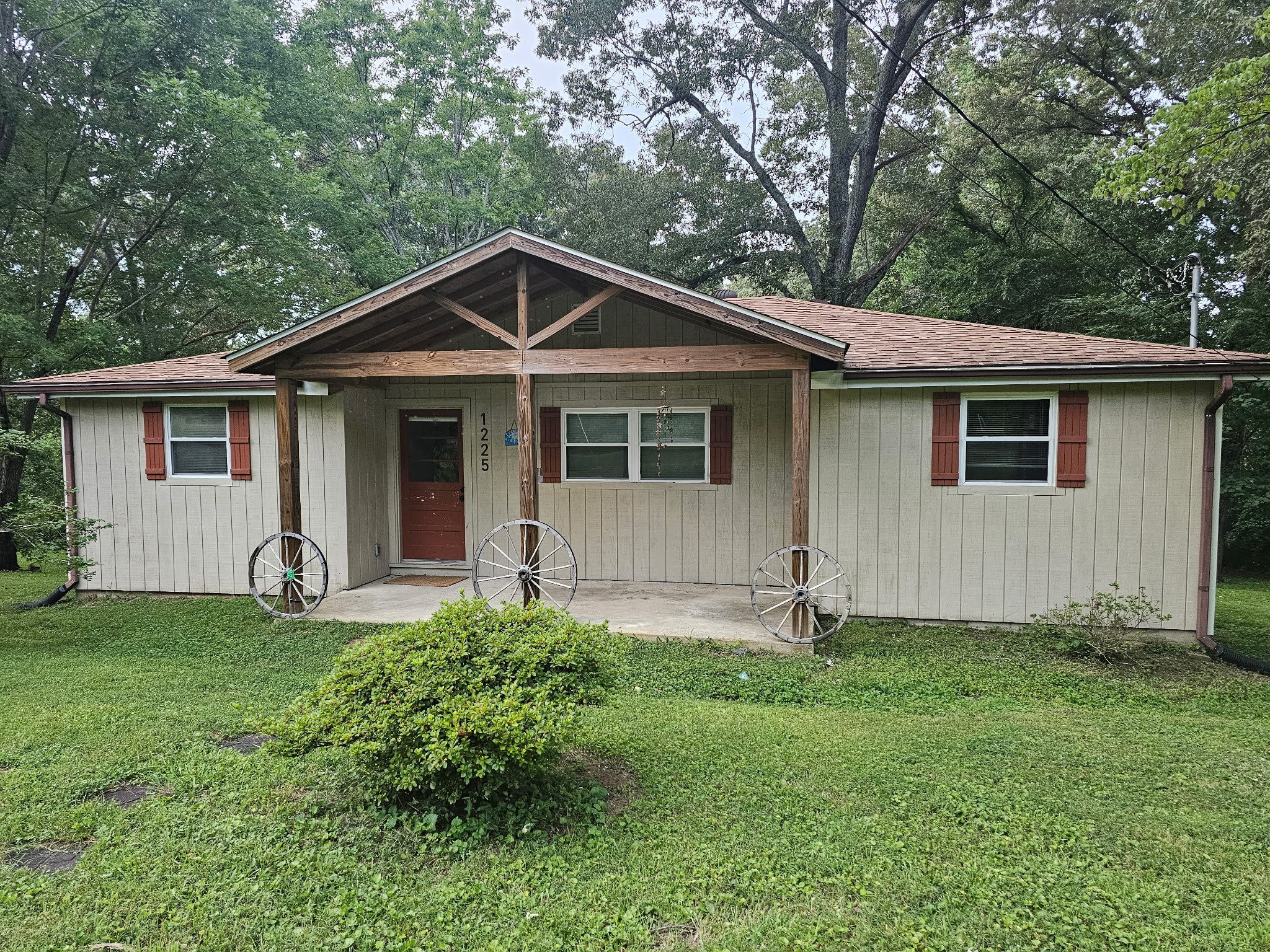 1225 Kingston Springs Rd Property Photo 1