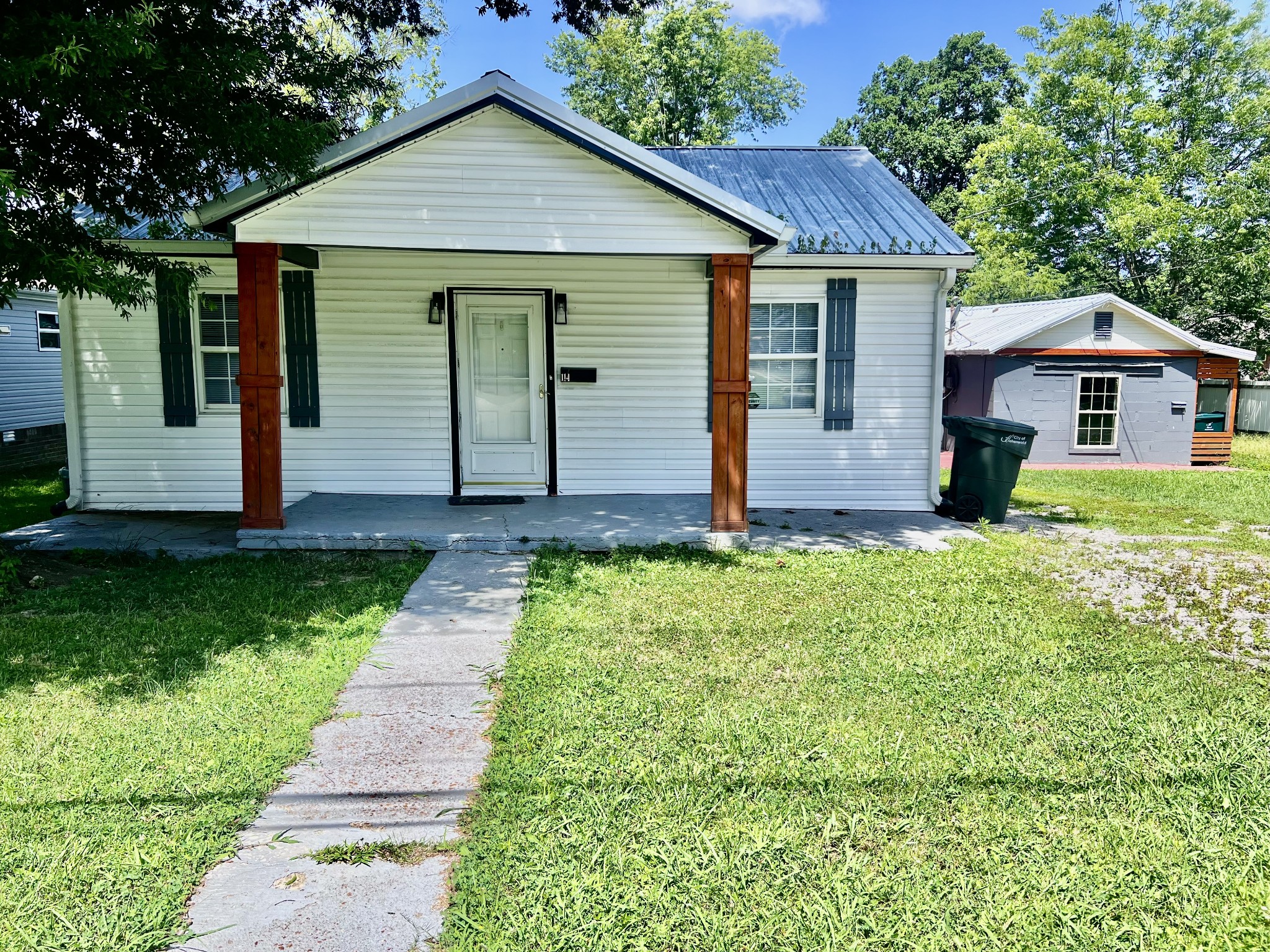 114 N Pine St Property Photo 1