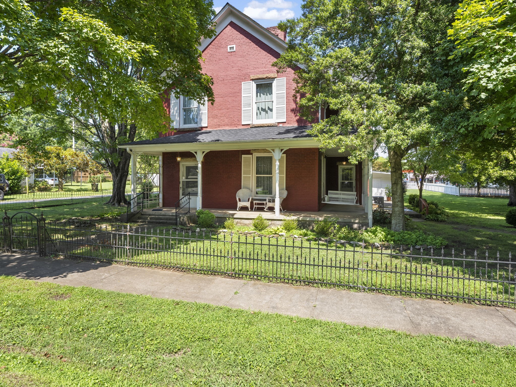 103 Cowan St, W Property Photo 1
