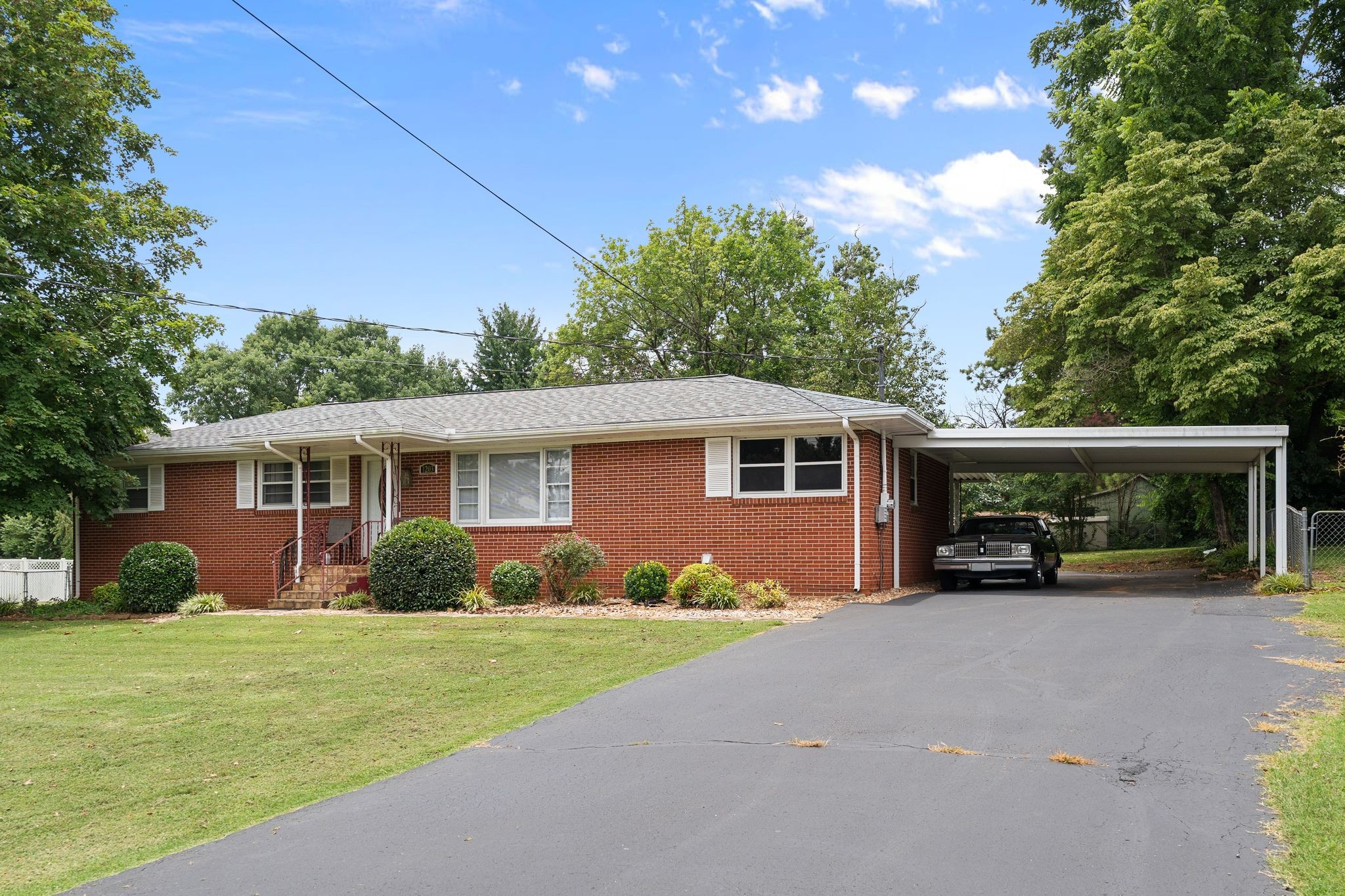 1203 Peachtree Dr Property Photo 1