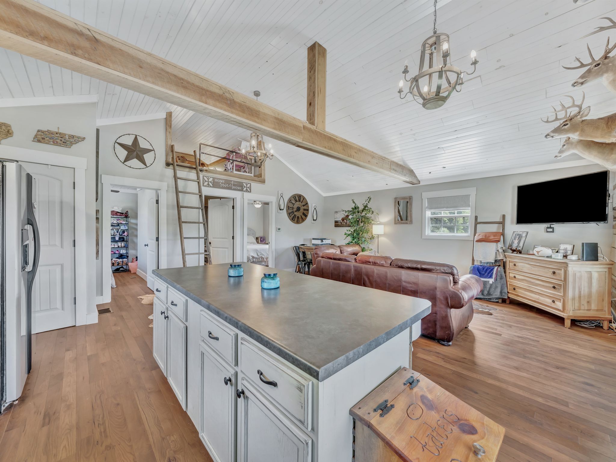 168 Mackin Rd Property Photo 8