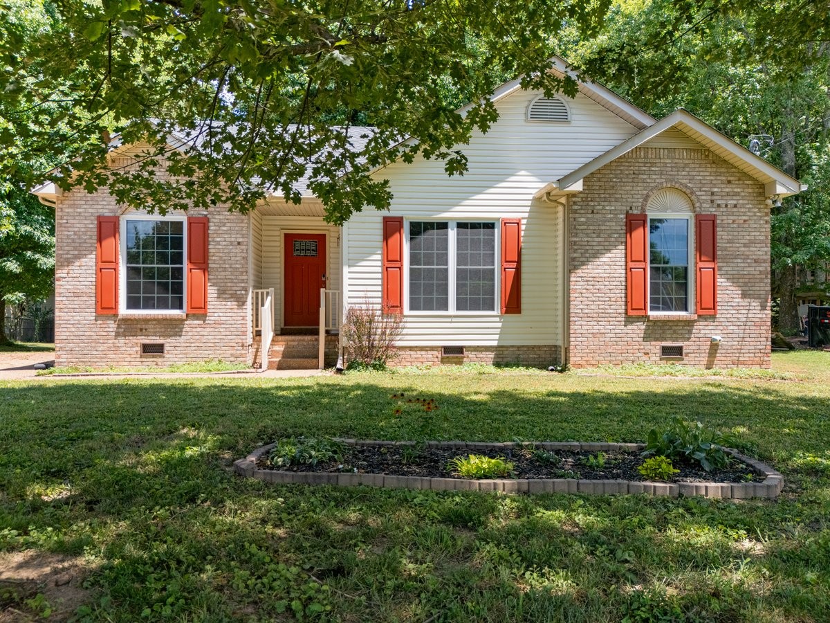 202 Hunterwood Dr Property Photo 1