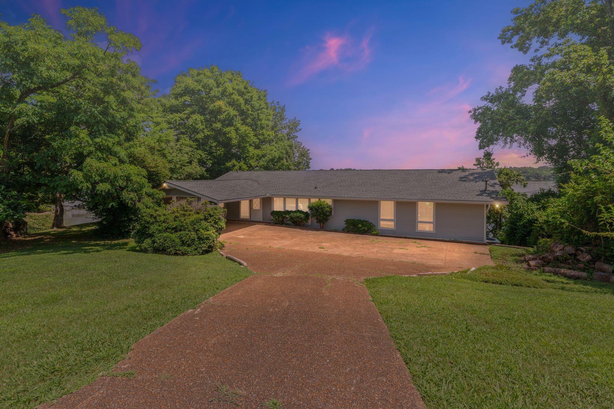 621 Lakeview Cir Property Photo 1