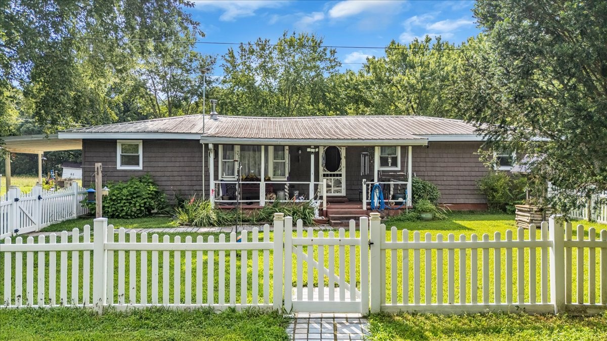 99 Arnold Rd Property Photo 1