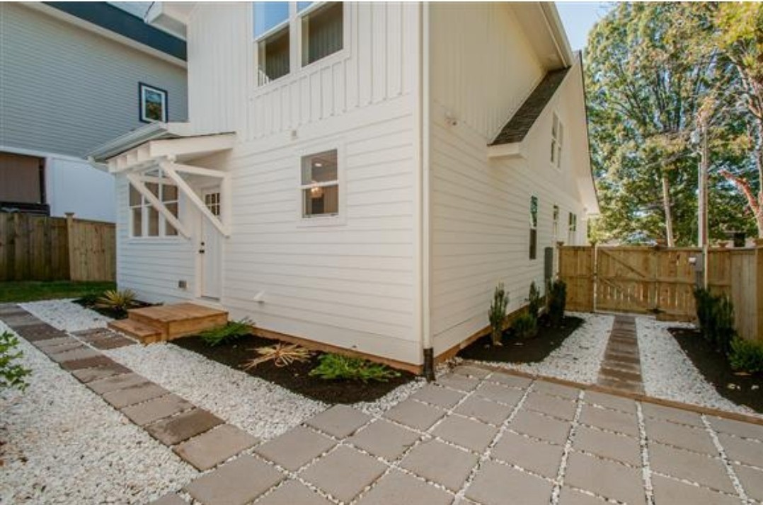 814 Powers Ave Property Photo 17