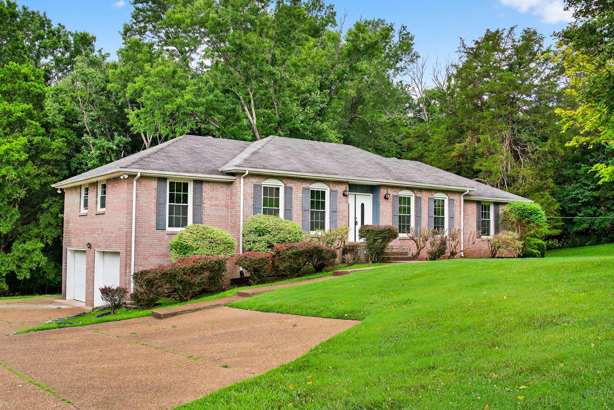 121 Caldwell Drive Property Photo 1