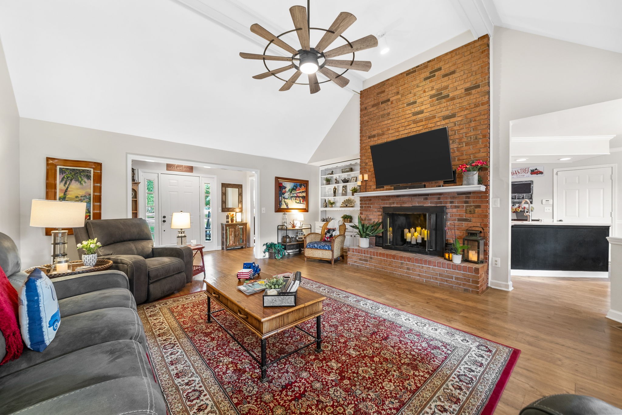 1415 Spainwood St Property Photo 10