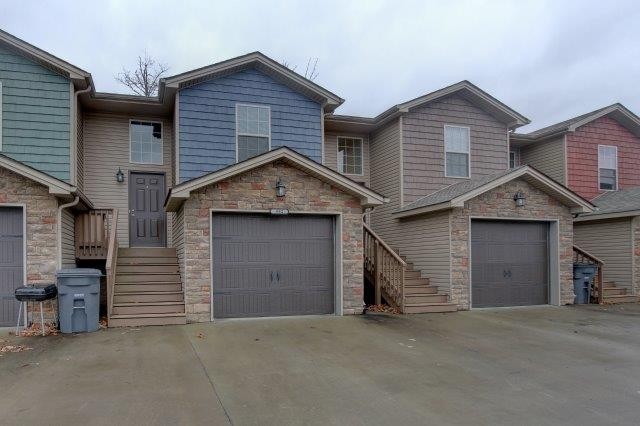 992 Ash Ridge Property Photo 1