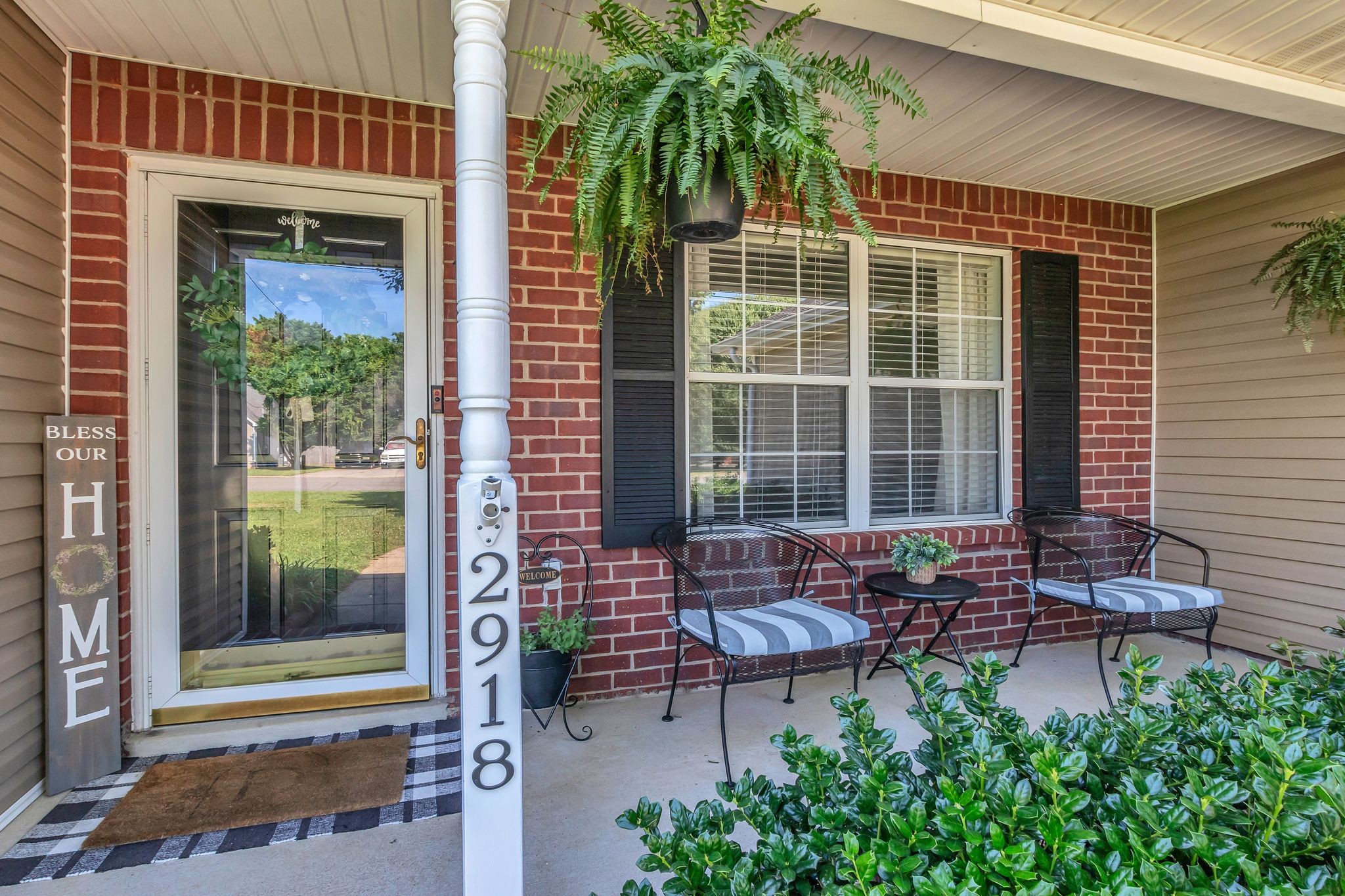 2918 Henderson Ln Property Photo 5