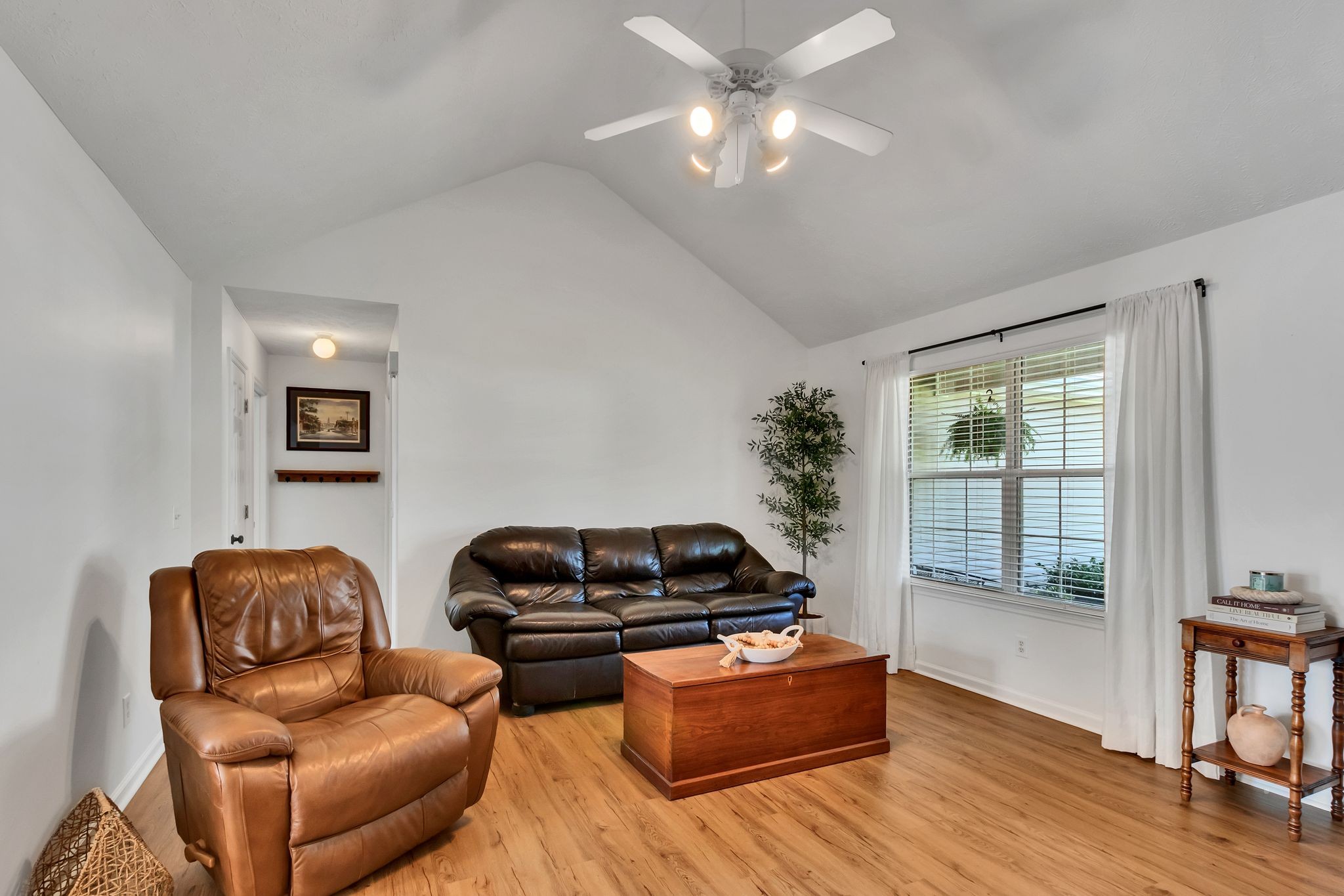 2918 Henderson Ln Property Photo 8