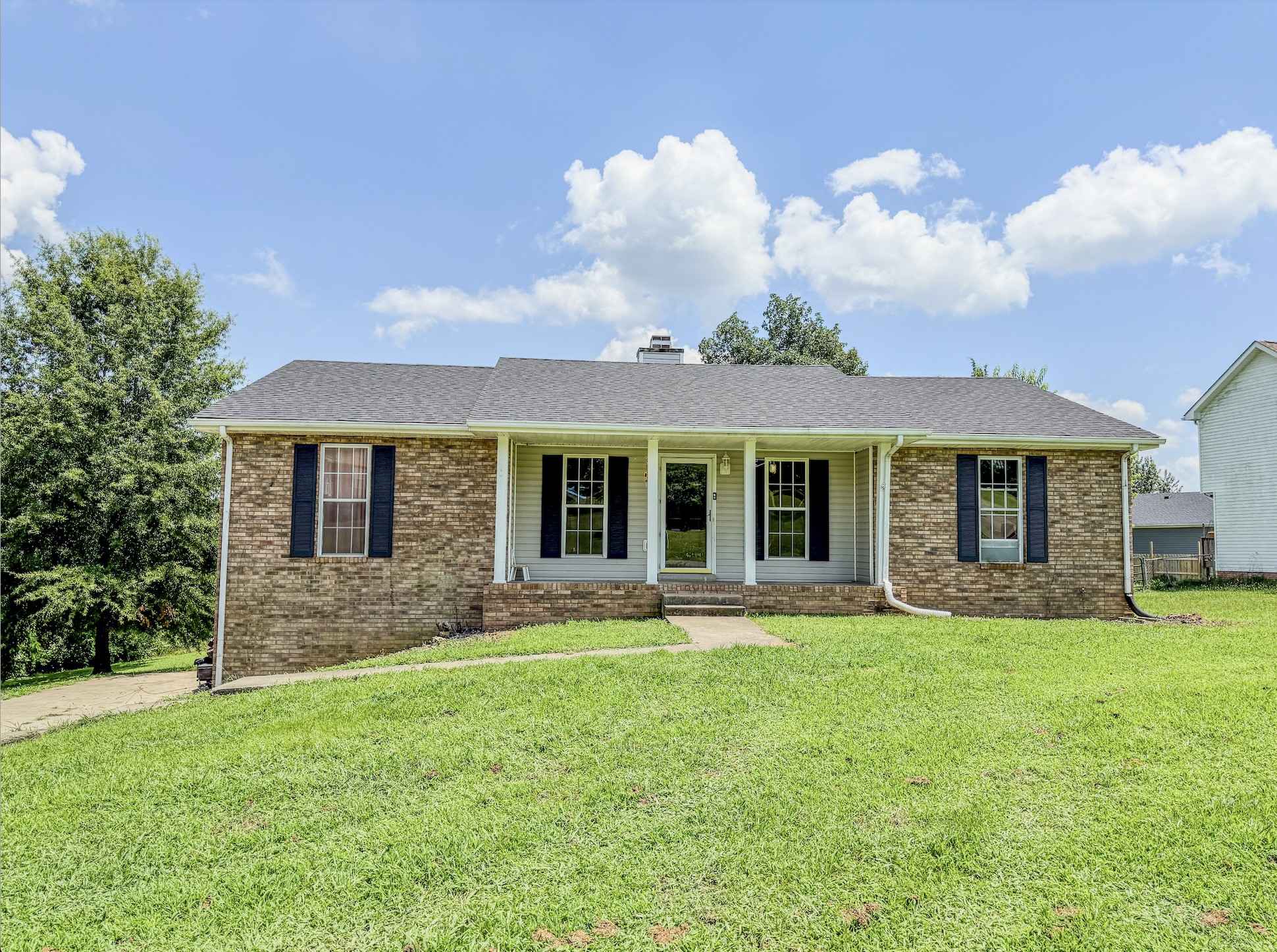 576 Barney Ln Property Photo 1