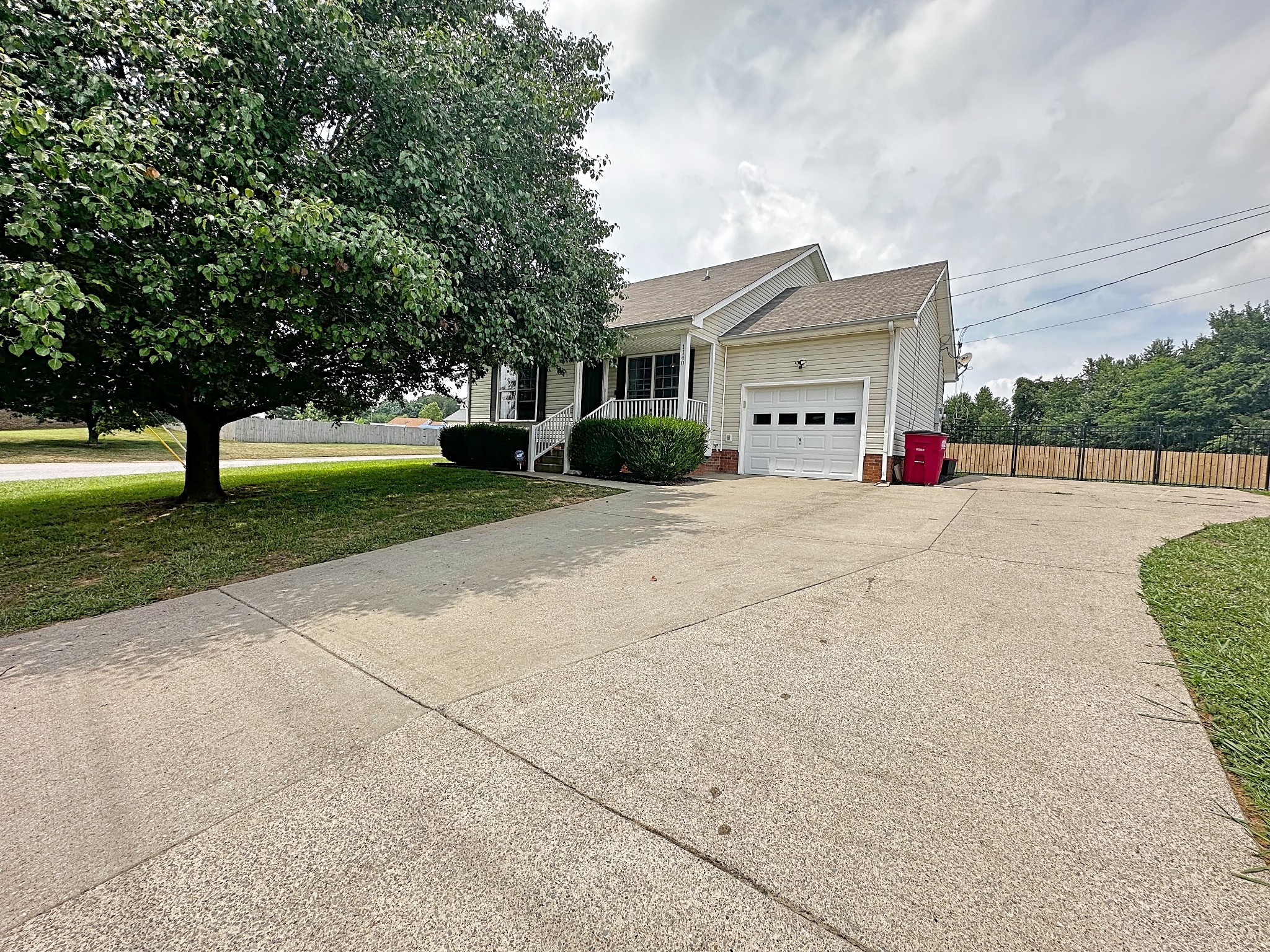 1140 Lamont Ct Property Photo 3