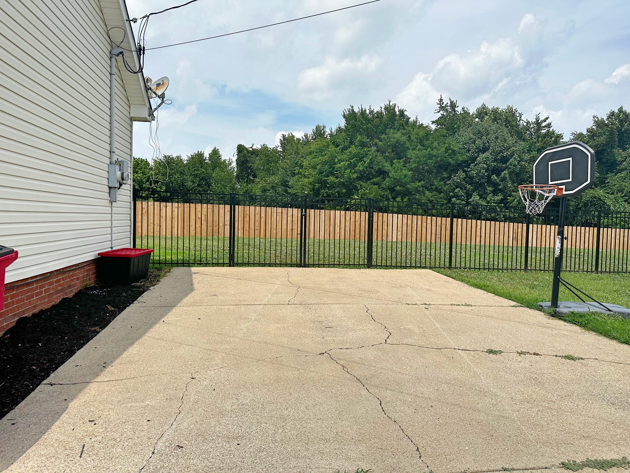 1140 Lamont Ct Property Photo 4