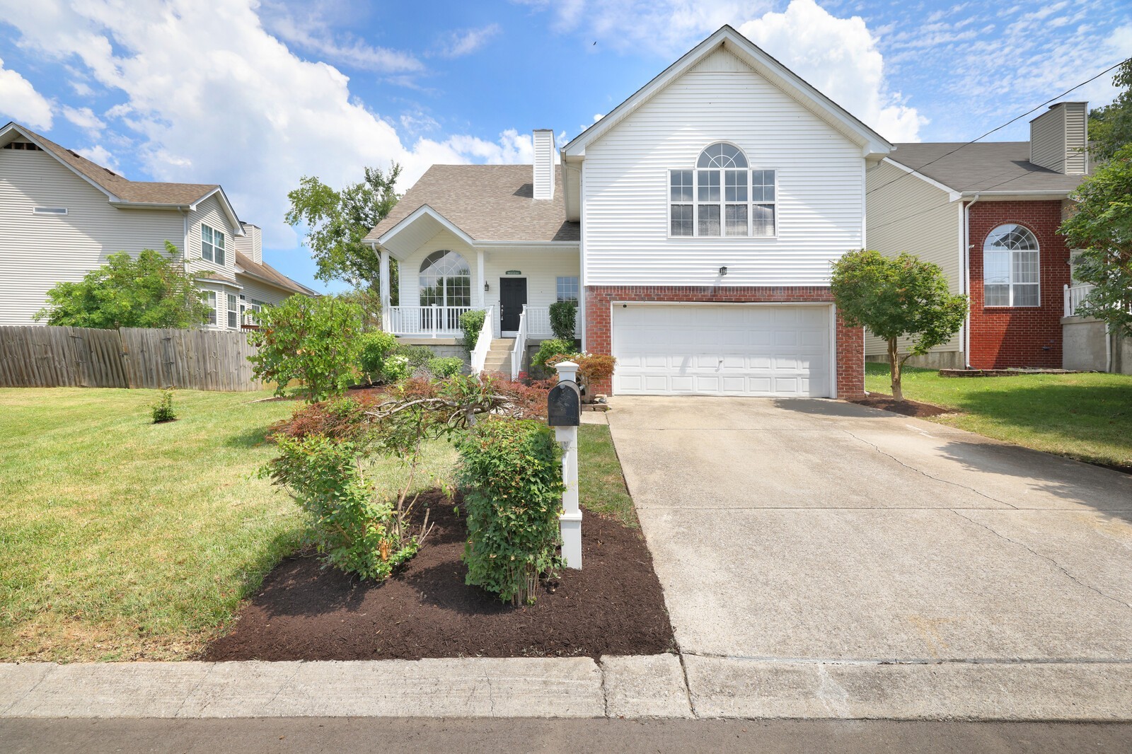 3127 Creekview Ln Property Photo 1