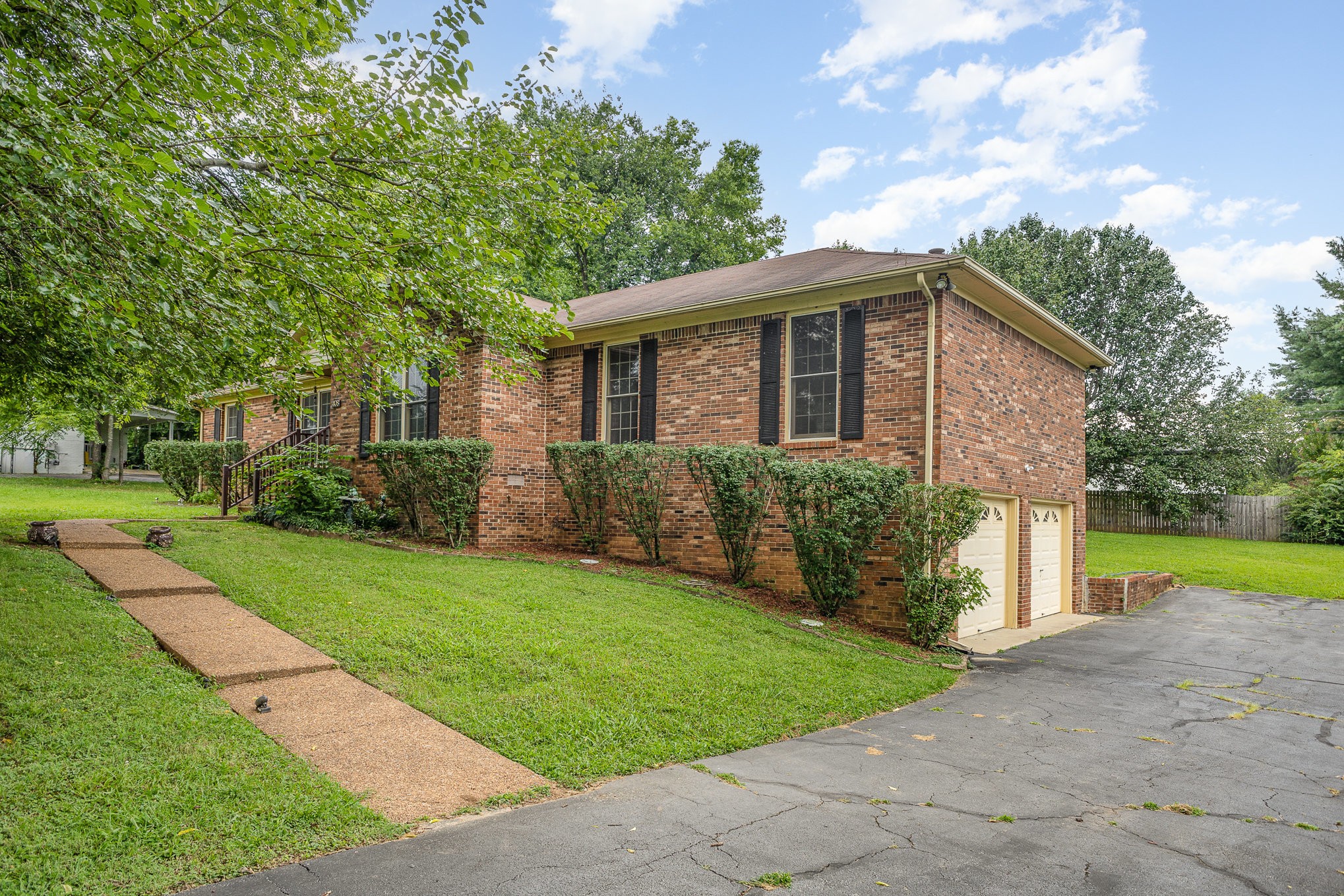 408 Shawnee Dr Property Photo 1