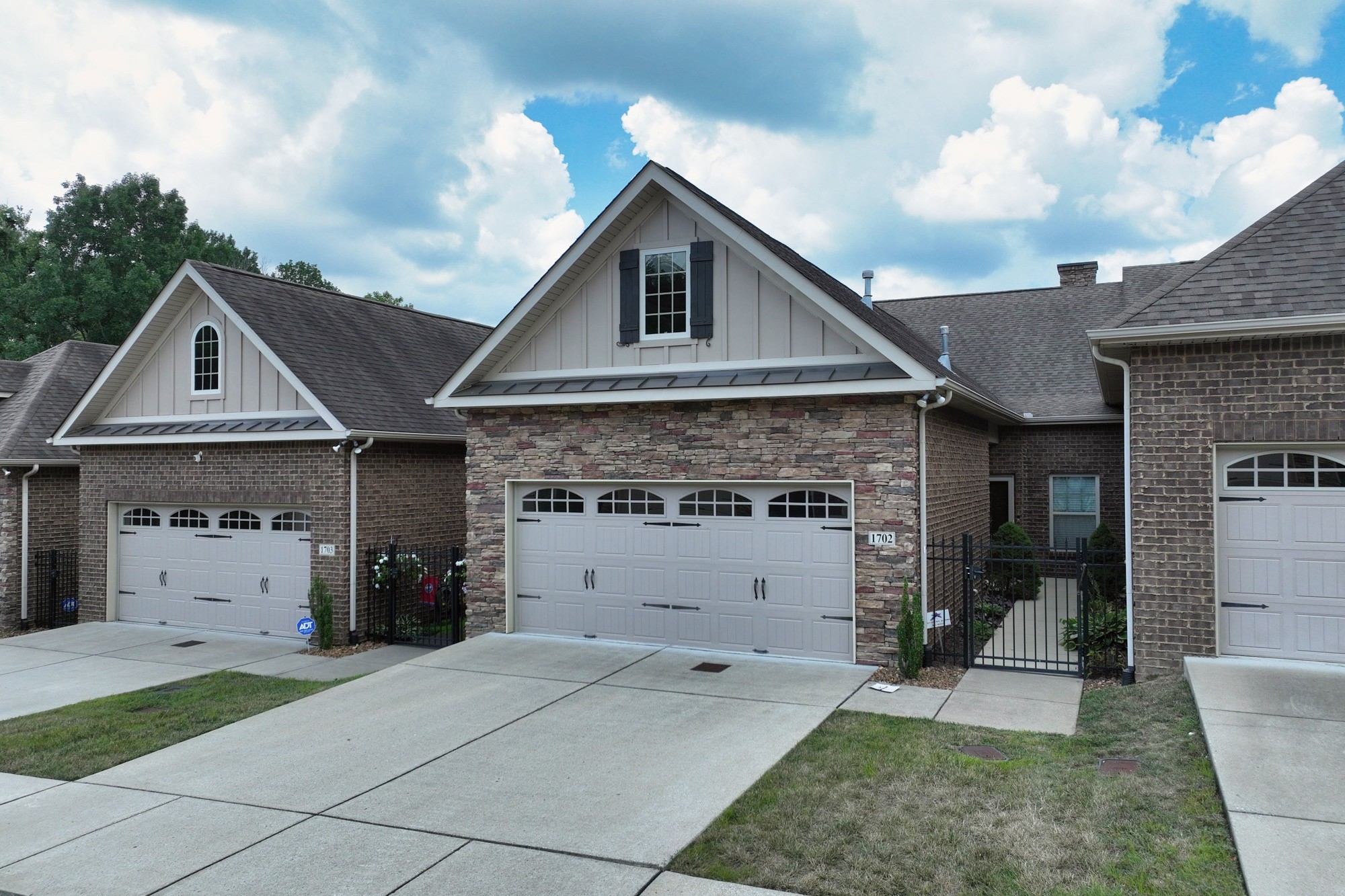 100 Placid Grove Ln Property Photo 1