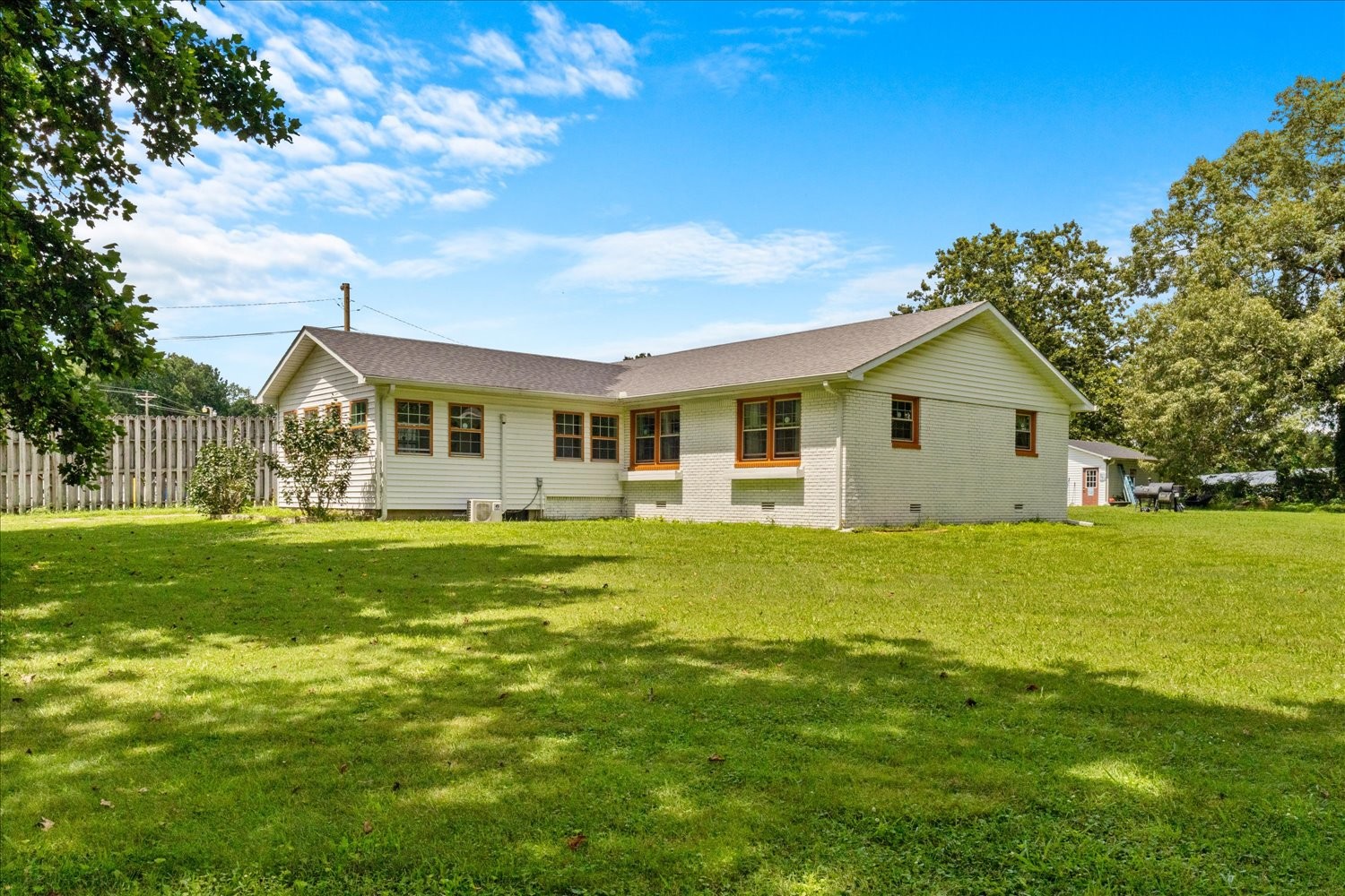 1611 Chisholm Rd Property Photo 1