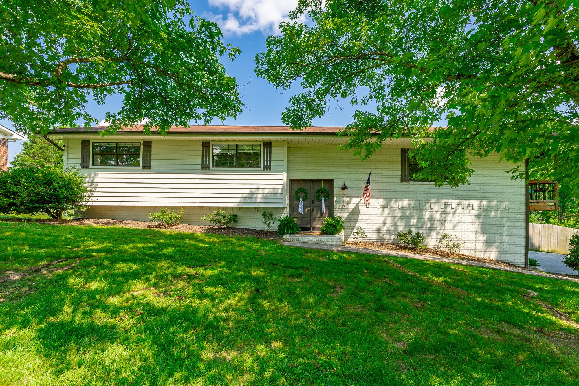 210 Larry Drive Property Photo 1