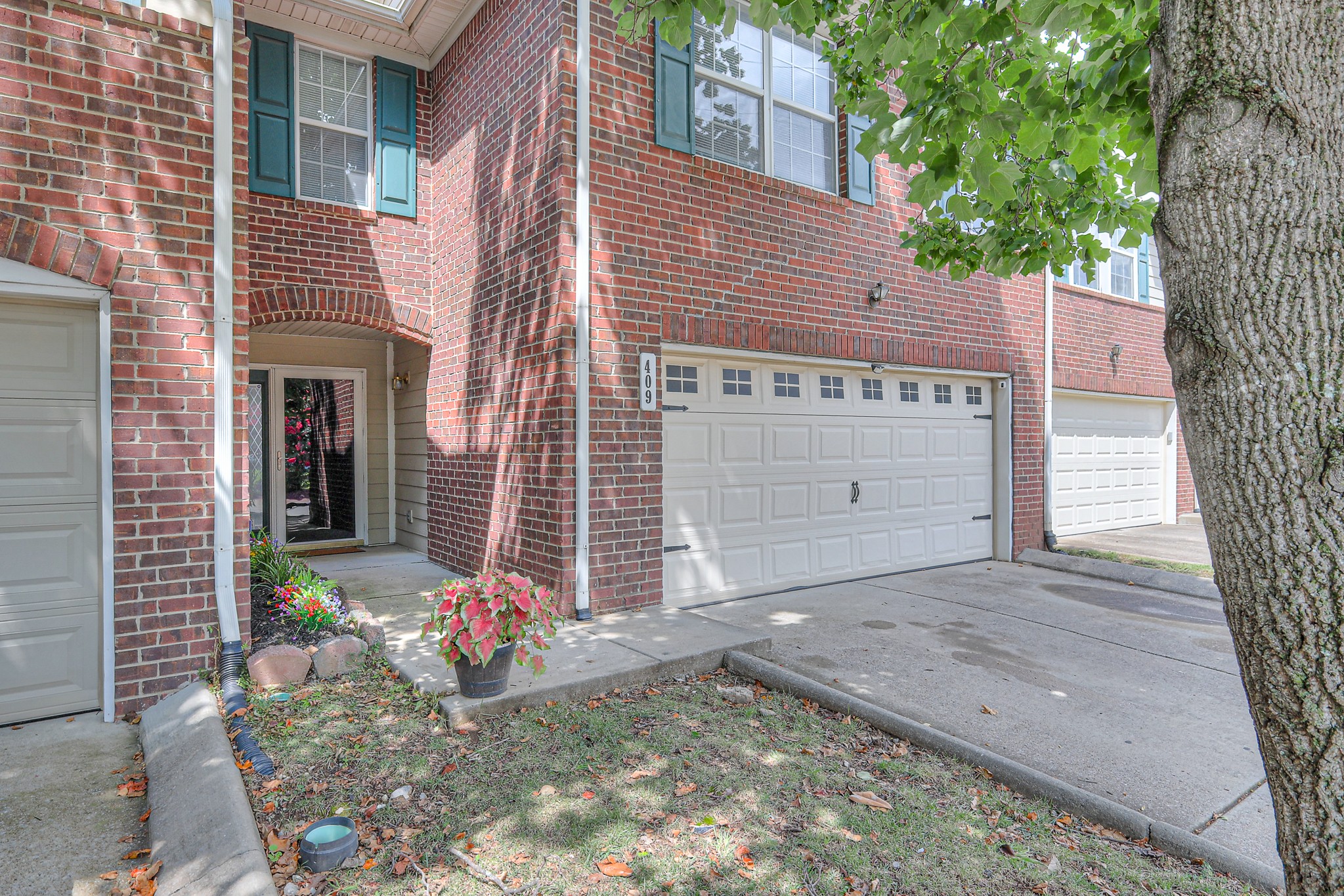 409 Heath Pl Property Photo 1