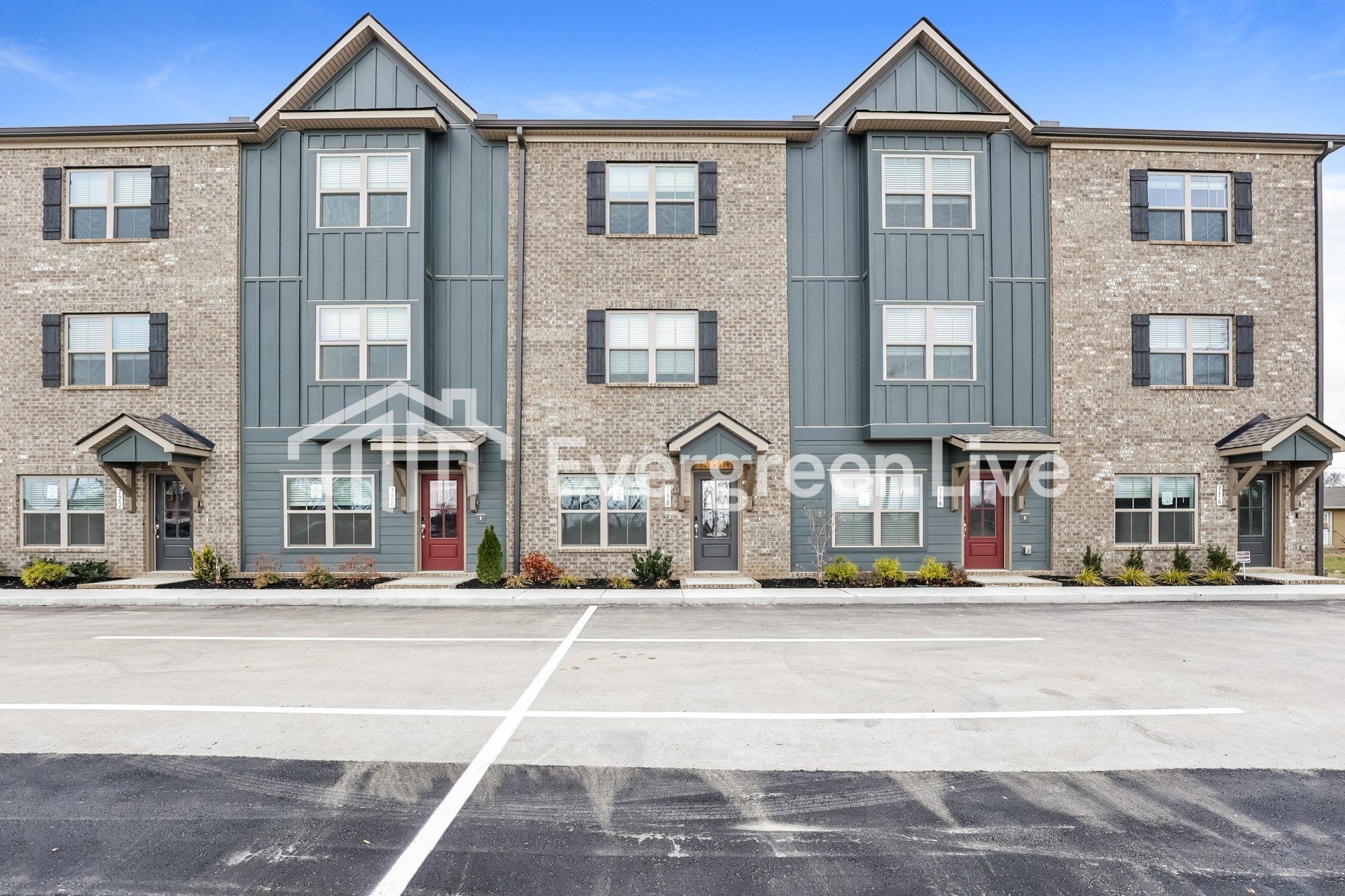 718 Elkins Dr Property Photo 1