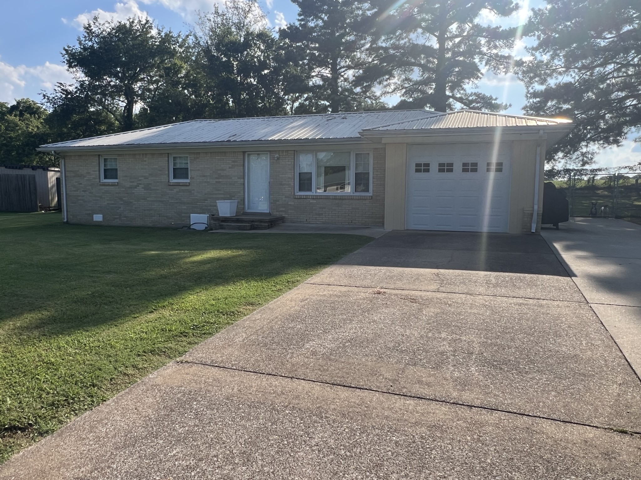 176 Thompson Dr Property Photo 1