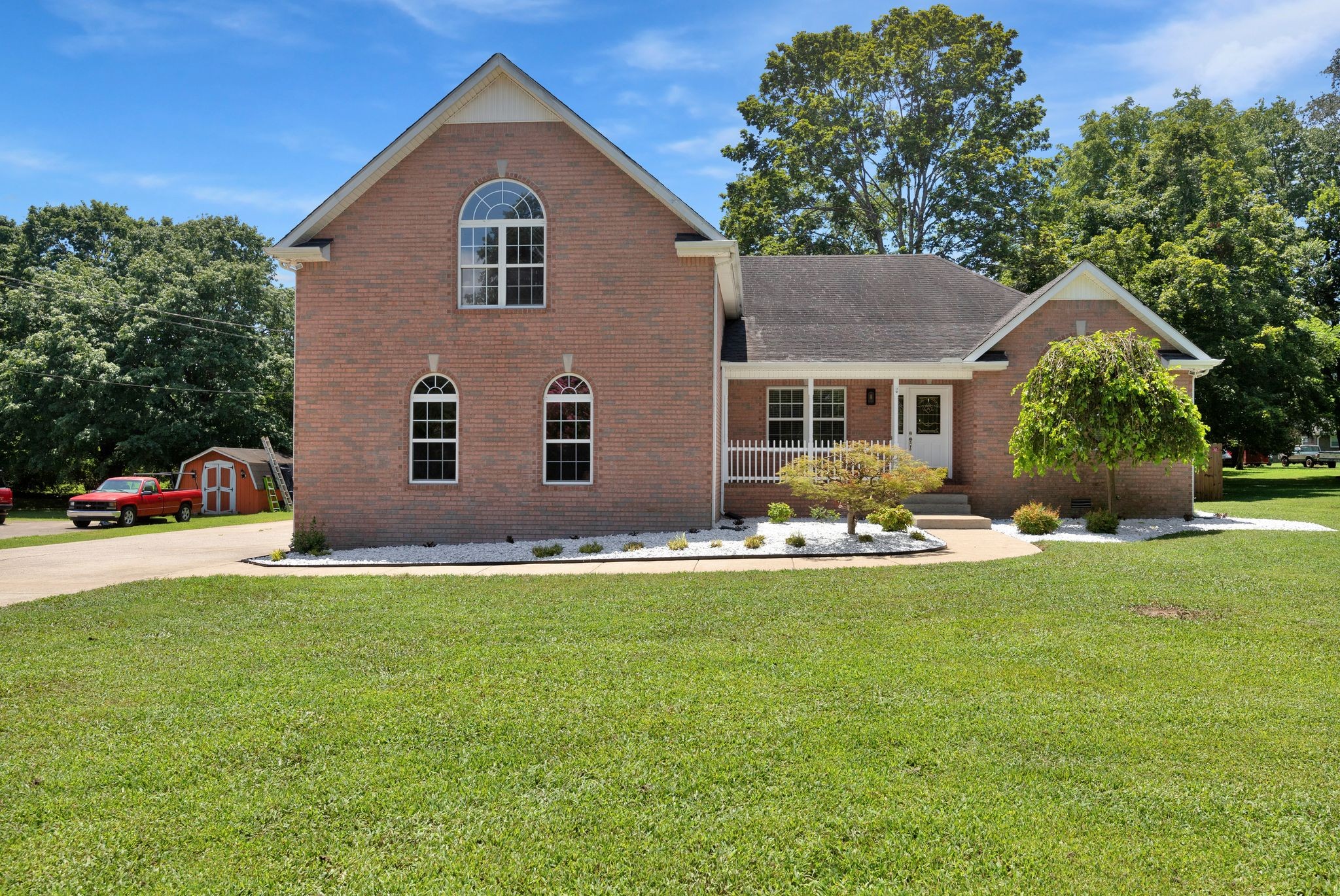 112 Lakewood Cir Property Photo 1